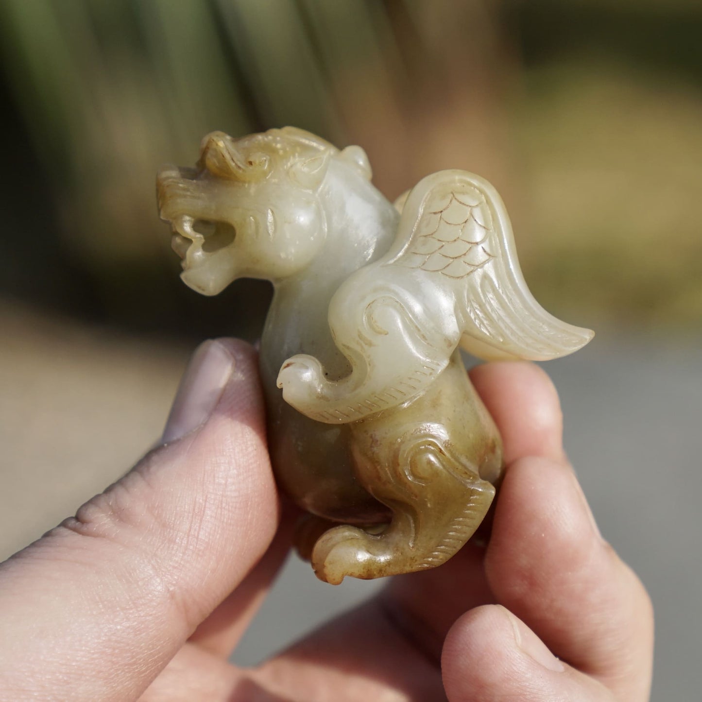 圆雕白玉小飞熊