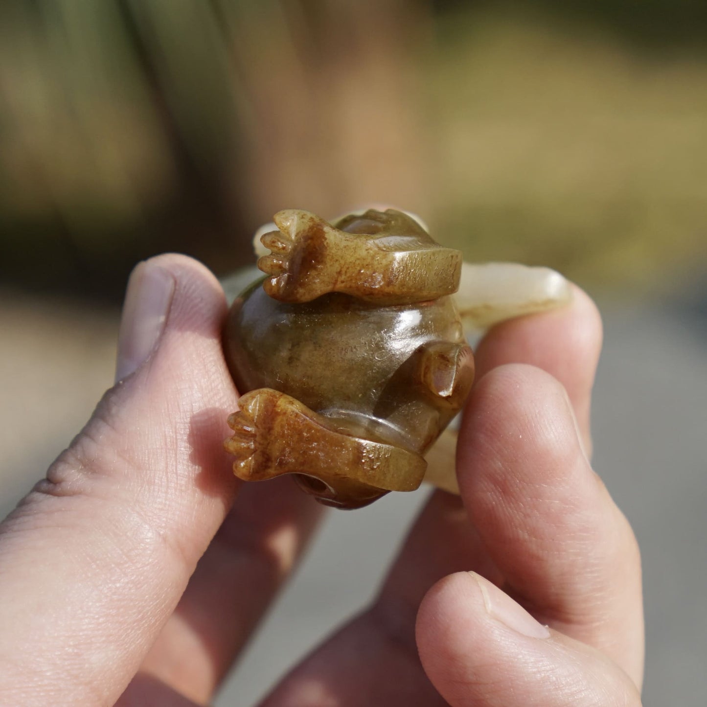 圆雕白玉小飞熊