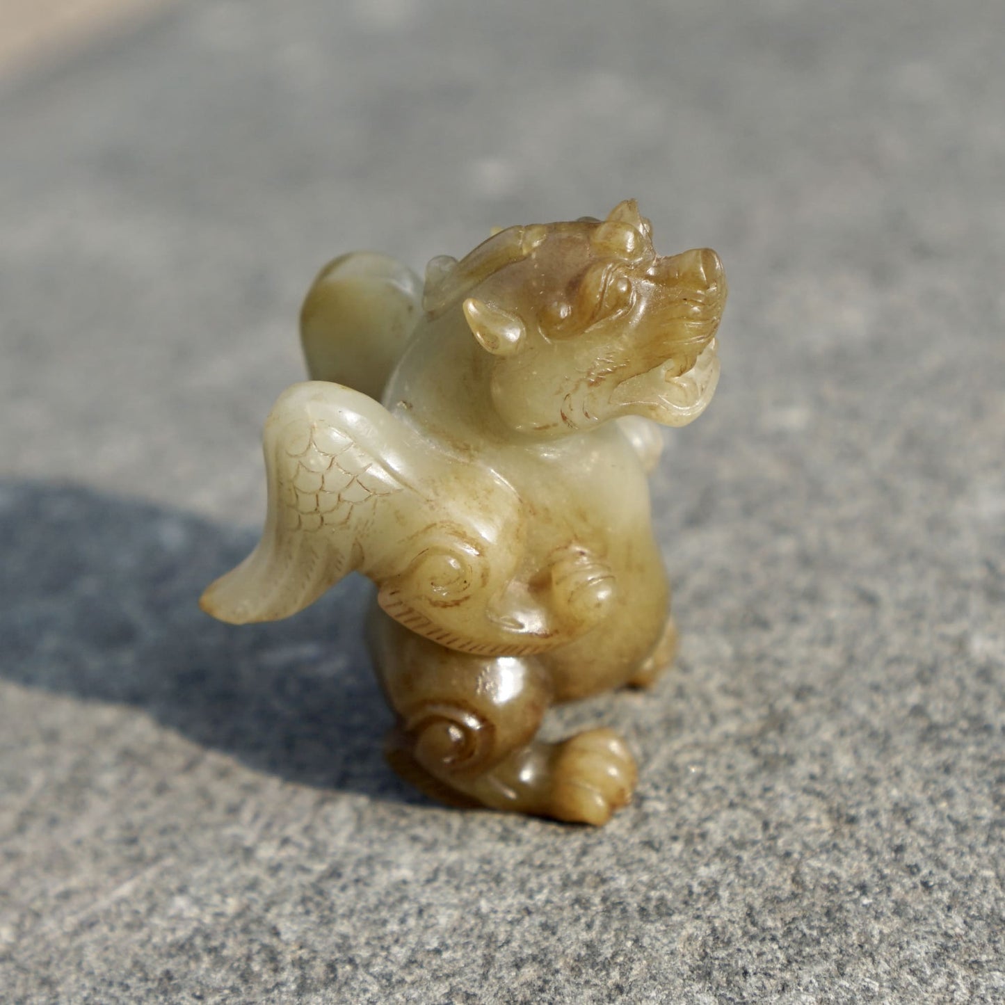 圆雕白玉小飞熊