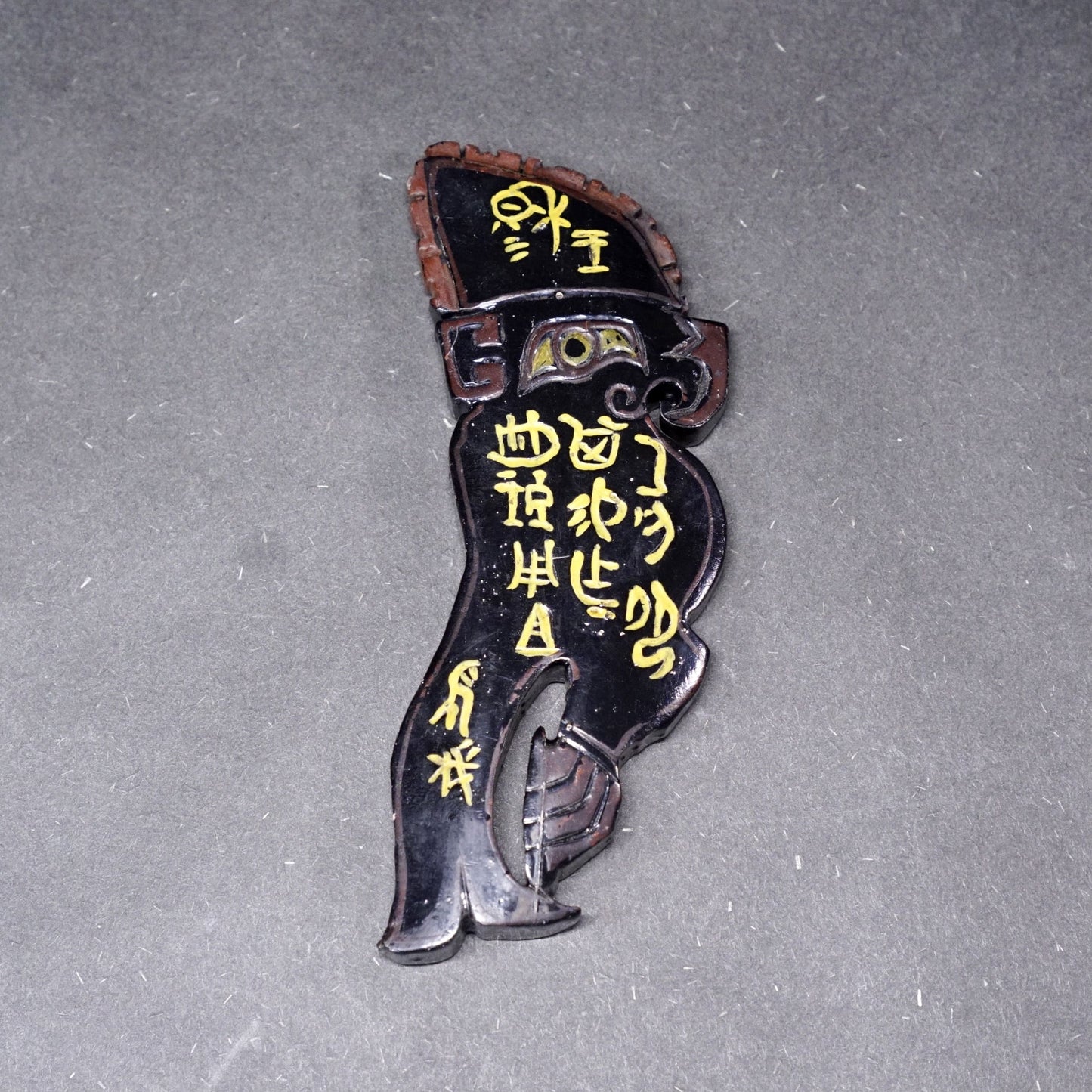 A double-sided lacquer-painted jade parrot pendant with inscriptions