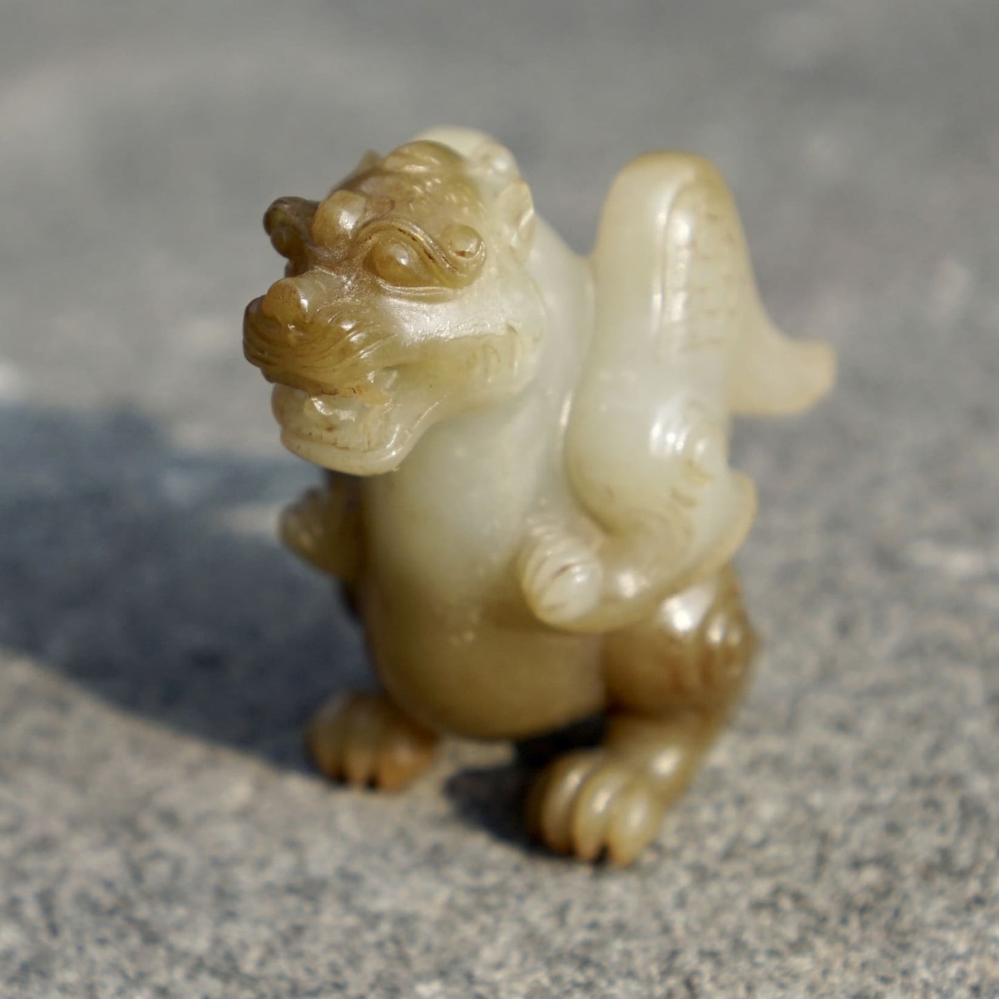圆雕白玉小飞熊