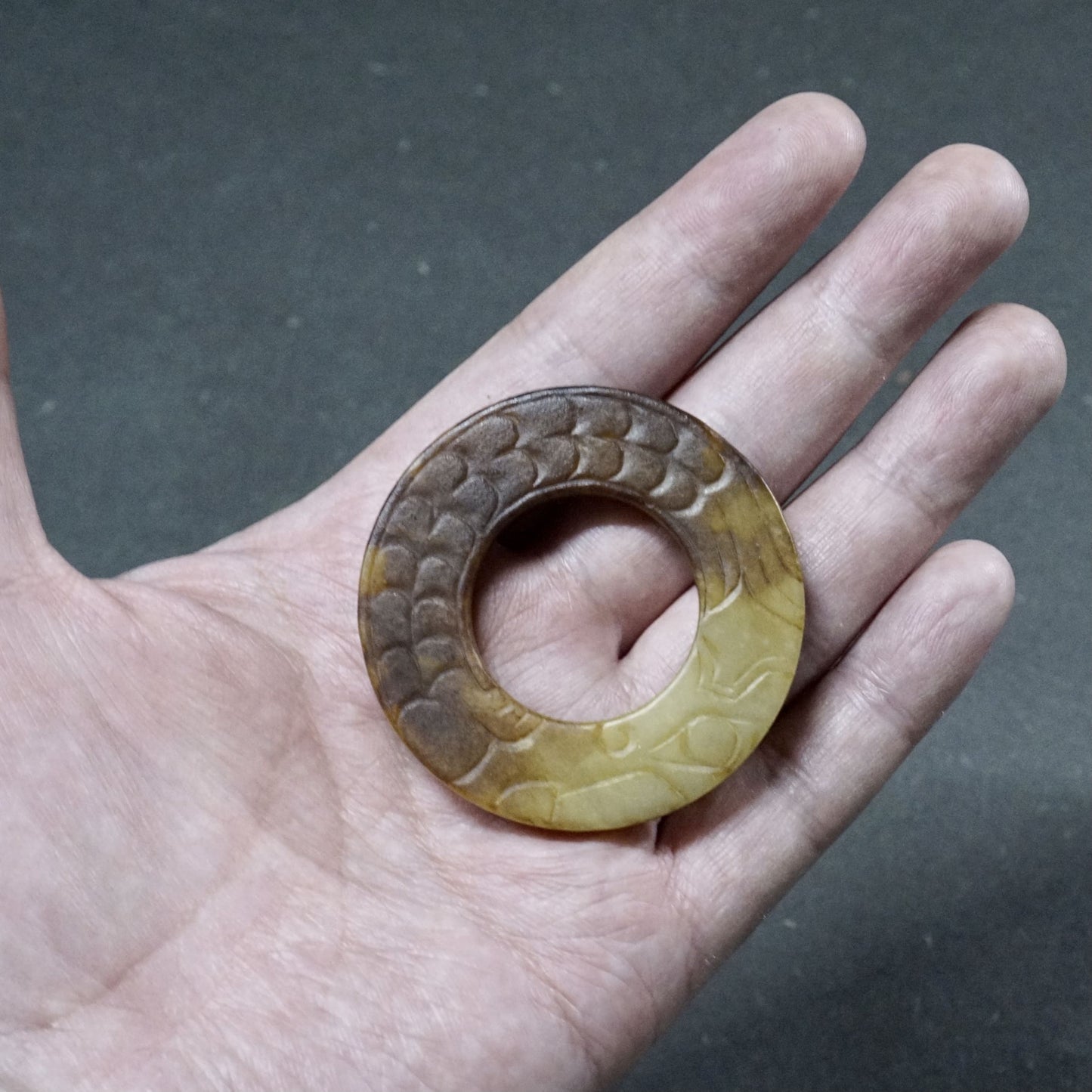 双面片雕玉环琥珀色沁色衔尾龙纹佩