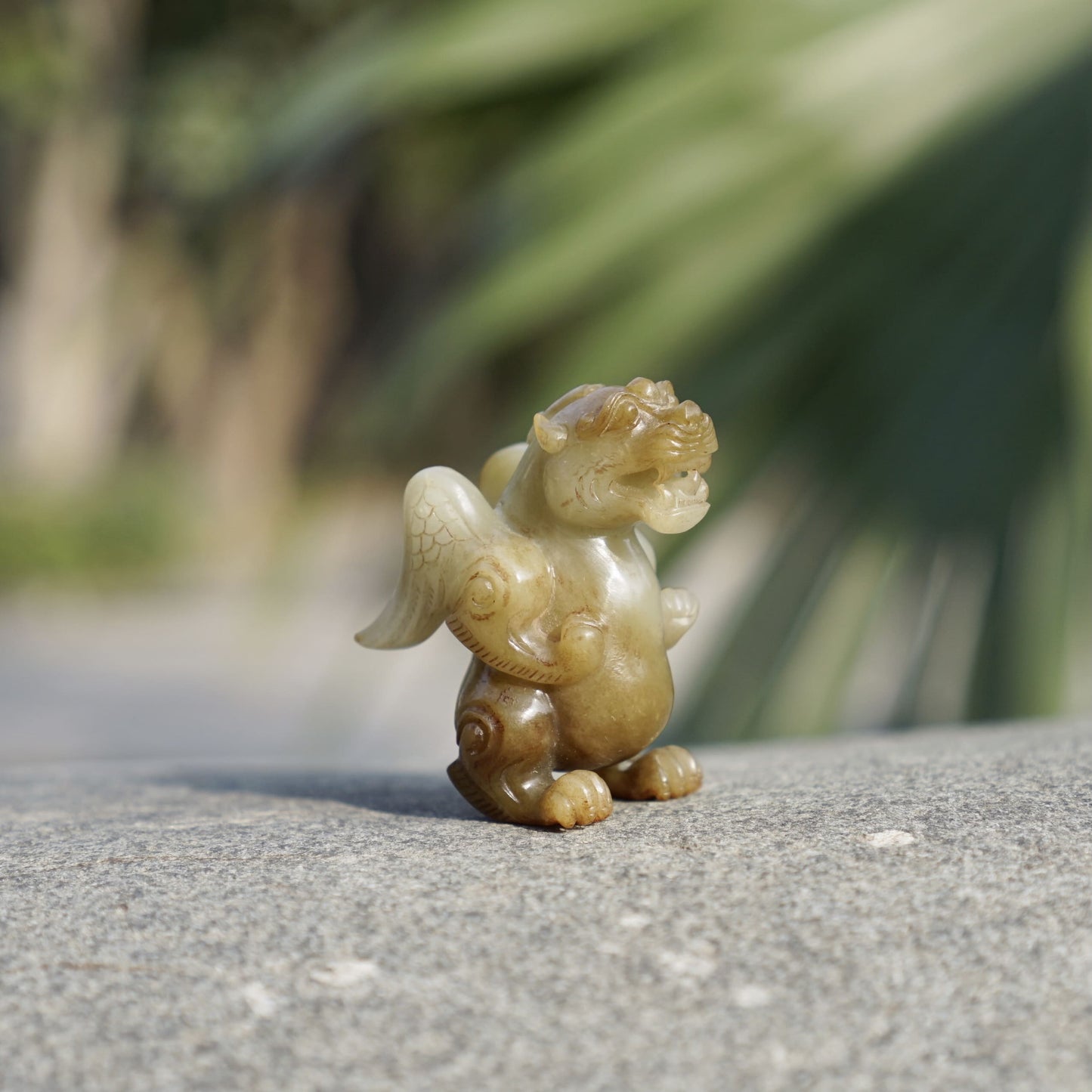 圆雕白玉小飞熊