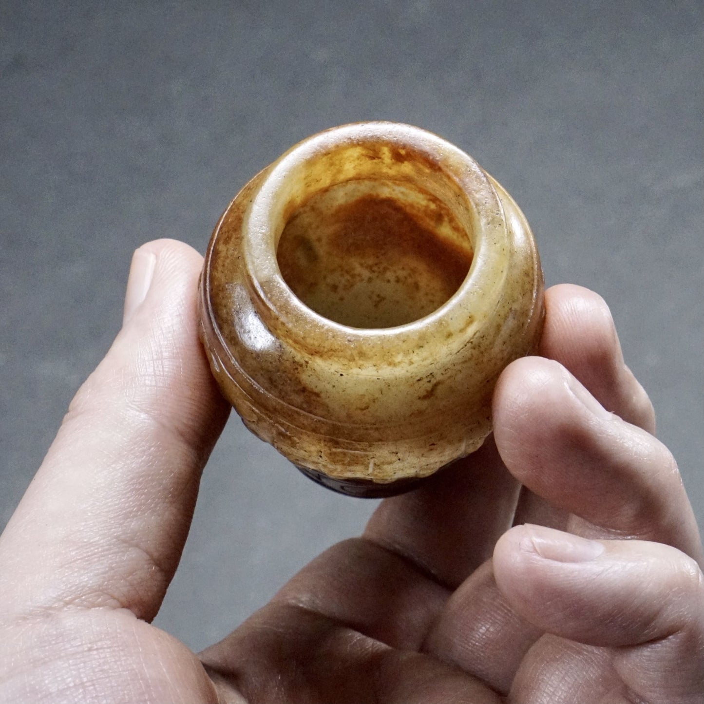 勾连谷纹蟠龙玉丹药小罐