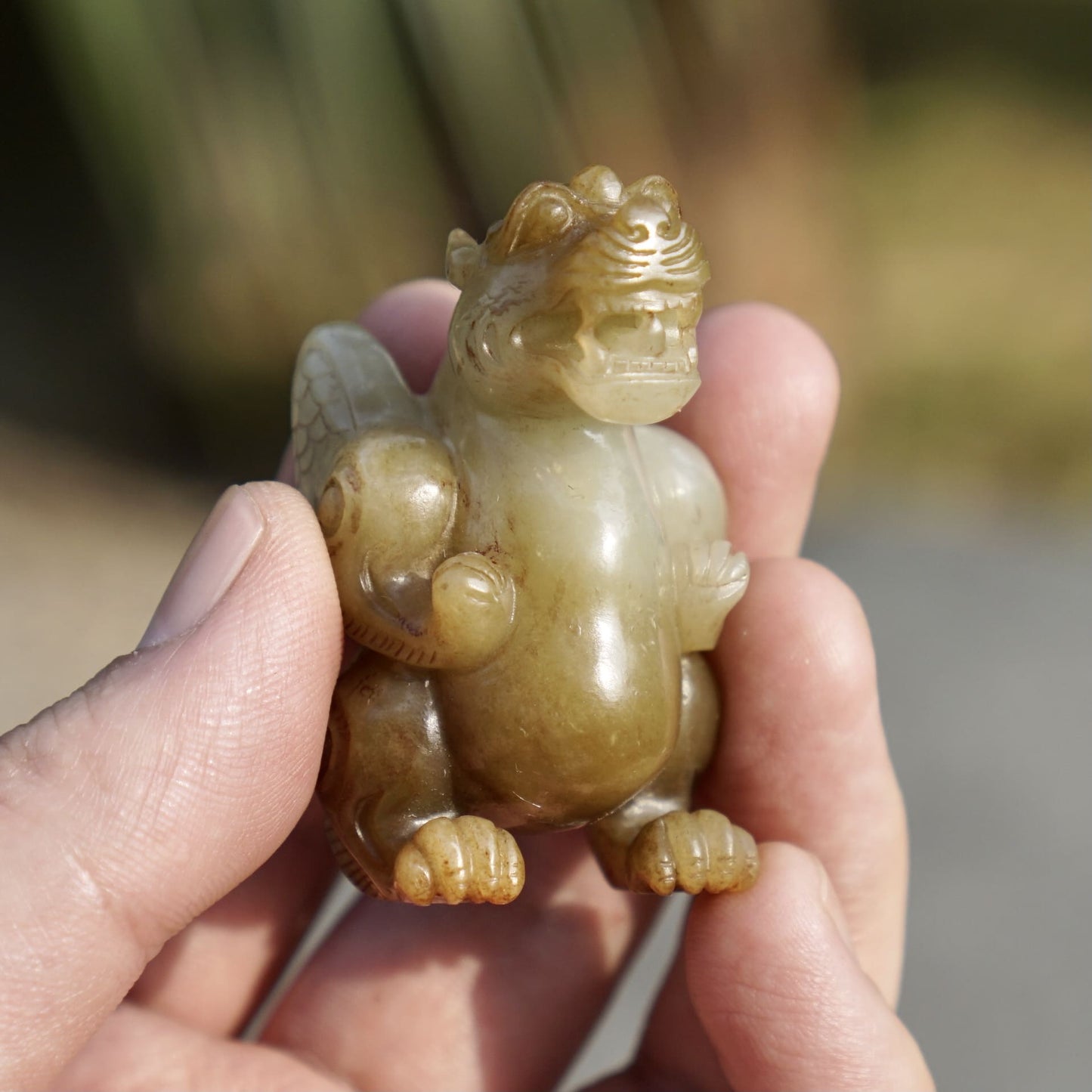 圆雕白玉小飞熊