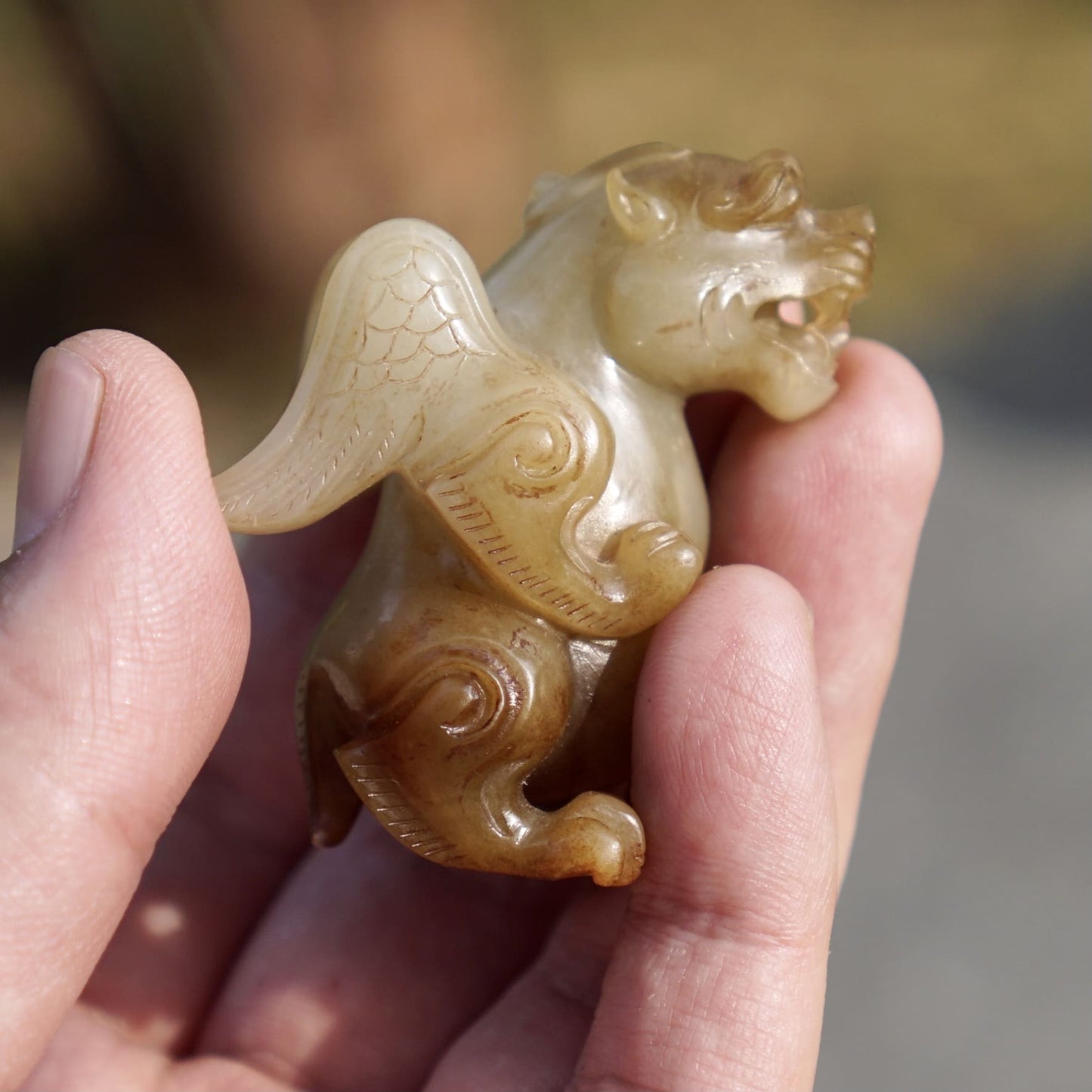 圆雕白玉小飞熊