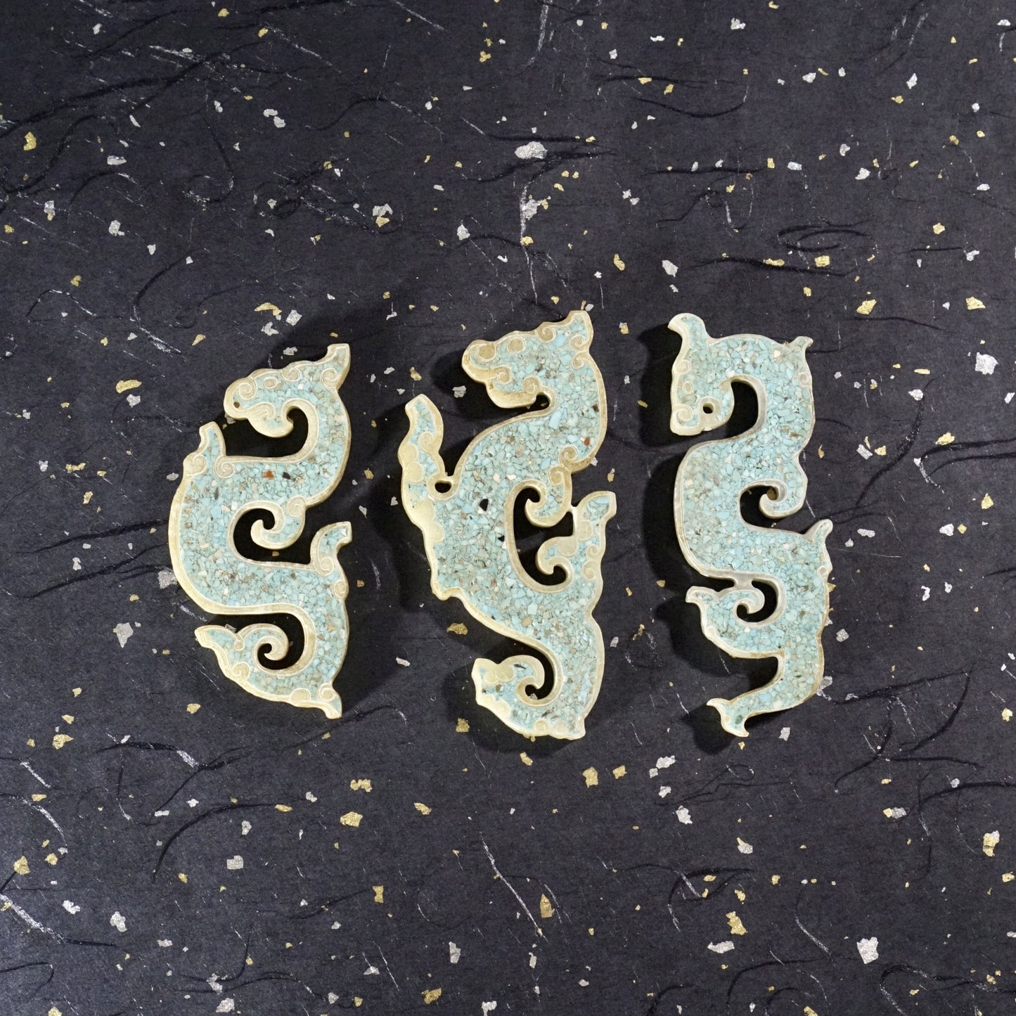 Turquoise inlaid S-shaped jade dragon pendant
