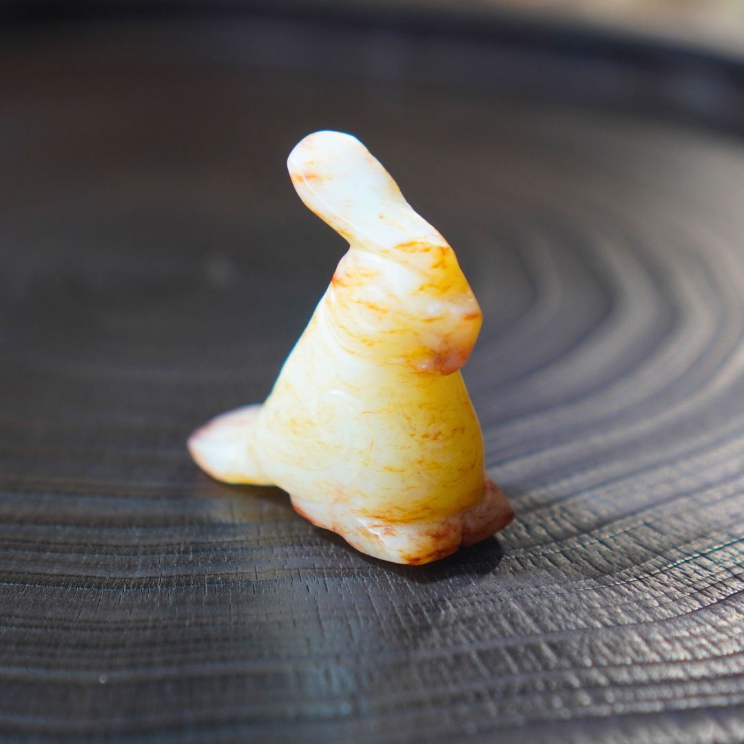 巧沁白玉圆雕高冠鸟形吊坠