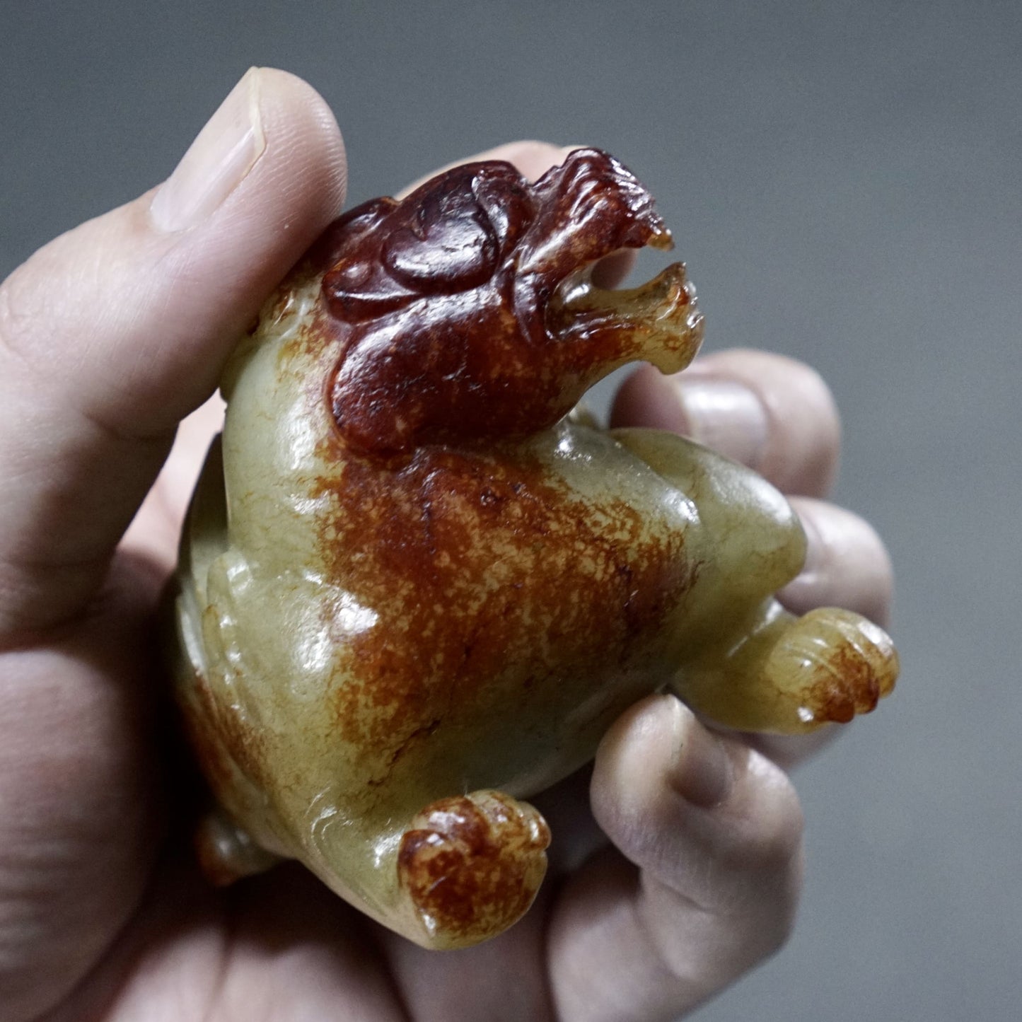 Round carved red jade evil-repelling beast - Good Luck