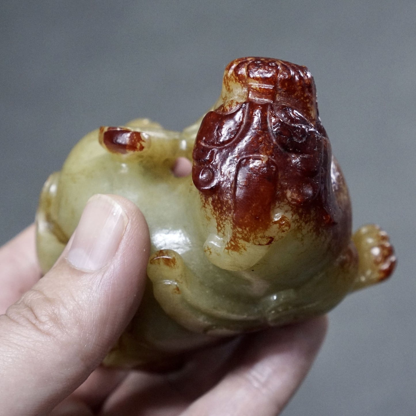 Round carved red jade evil-repelling beast - Good Luck