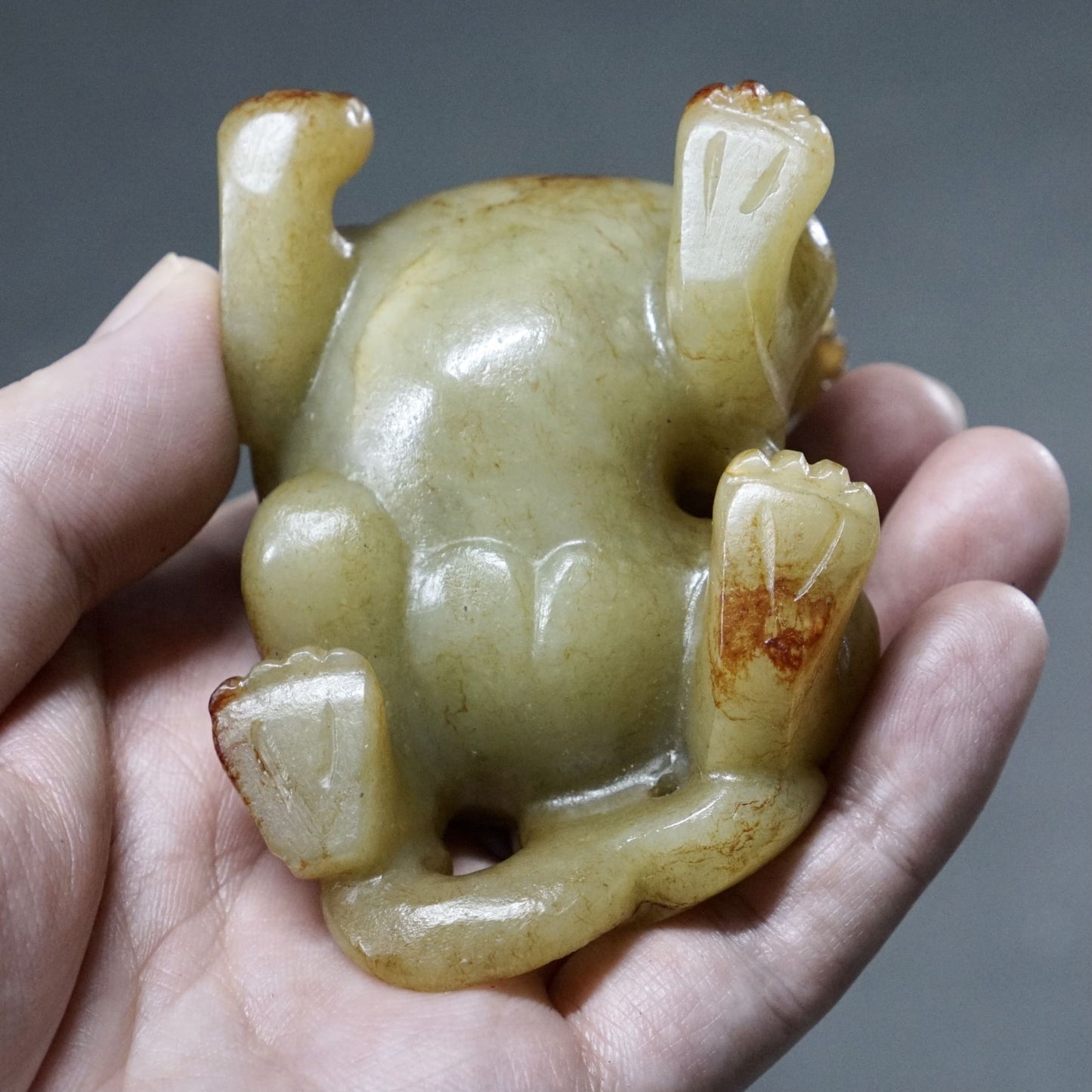 Round carved red jade evil-repelling beast - Good Luck