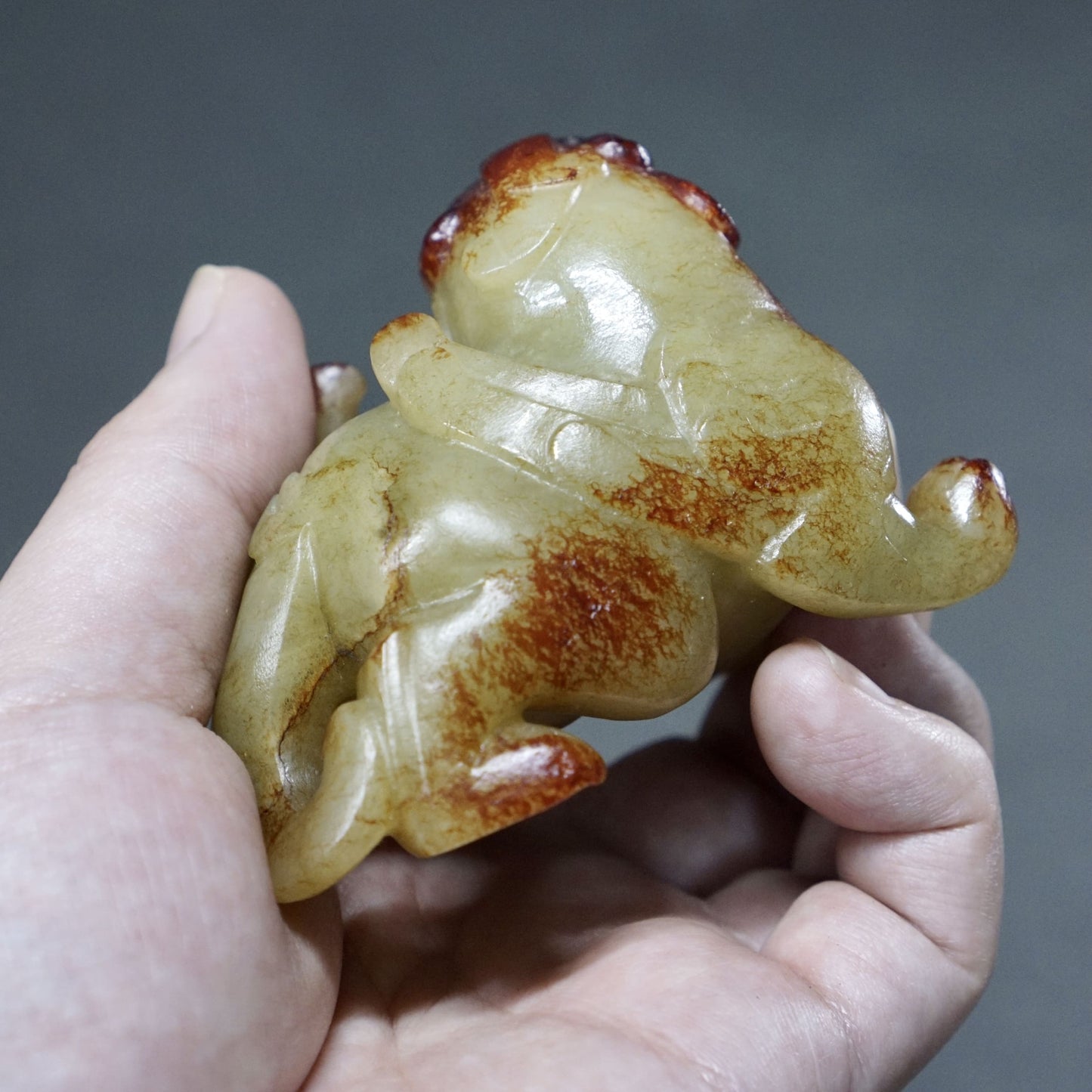 Round carved red jade evil-repelling beast - Good Luck