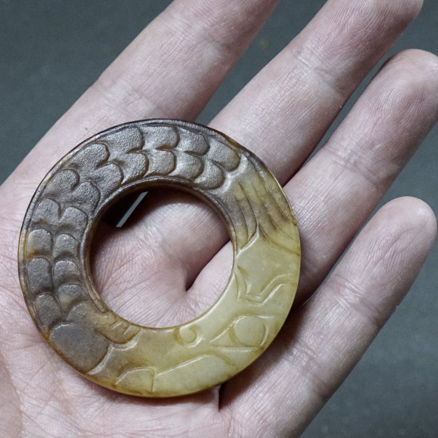 Double-sided carved jade ring with amber patina and dragon pattern