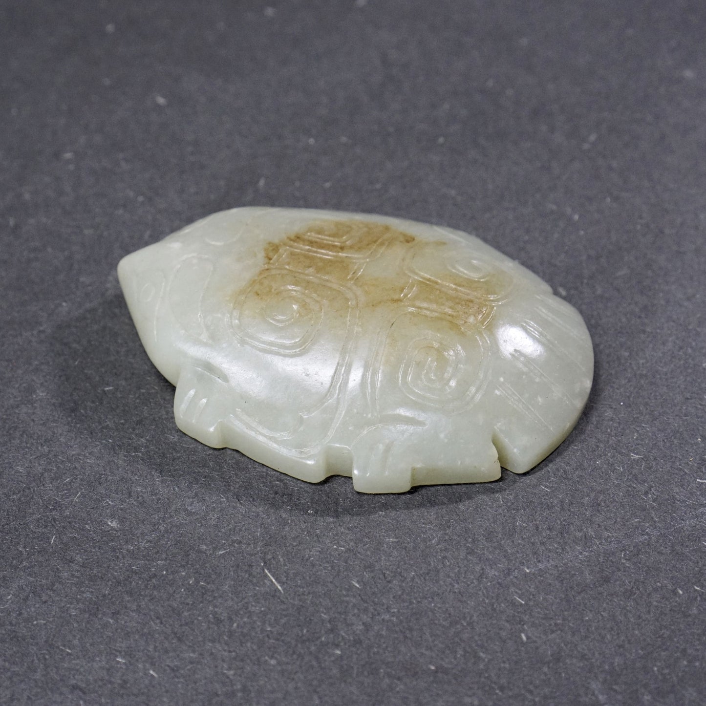 Flat animal-shaped jade weight