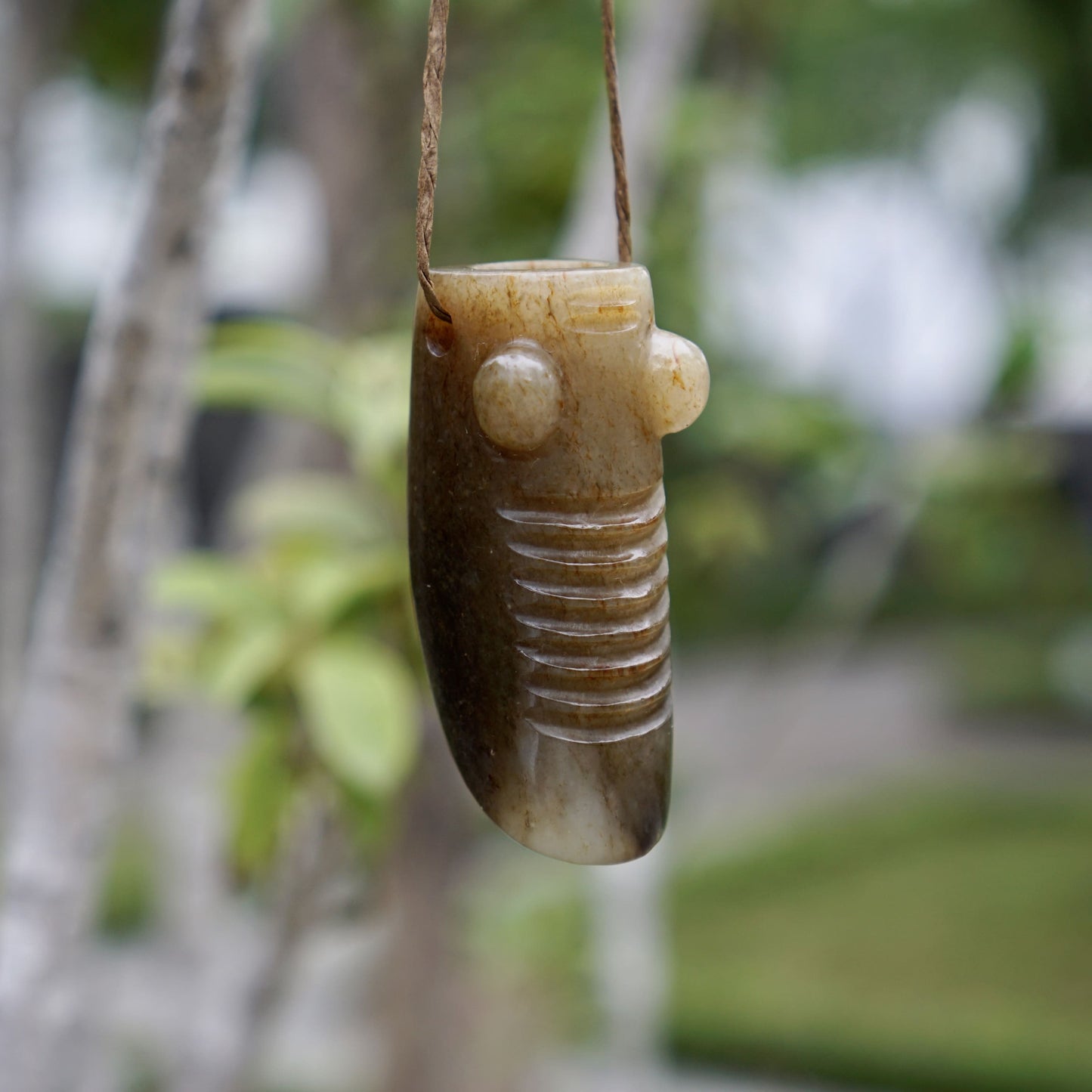 Tubular round sculpture of a jade cicada with convex eyes