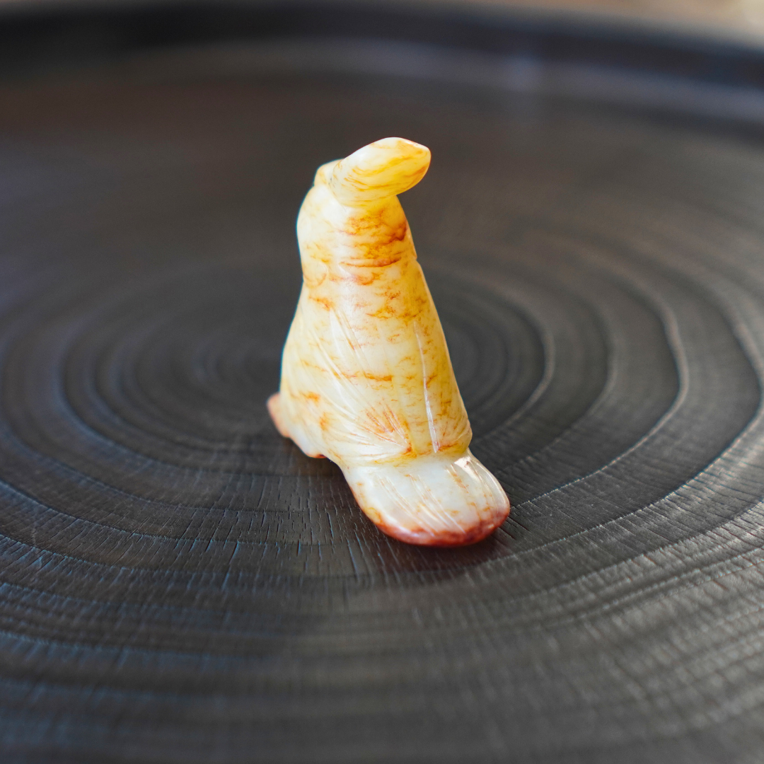 巧沁白玉圆雕高冠鸟形吊坠