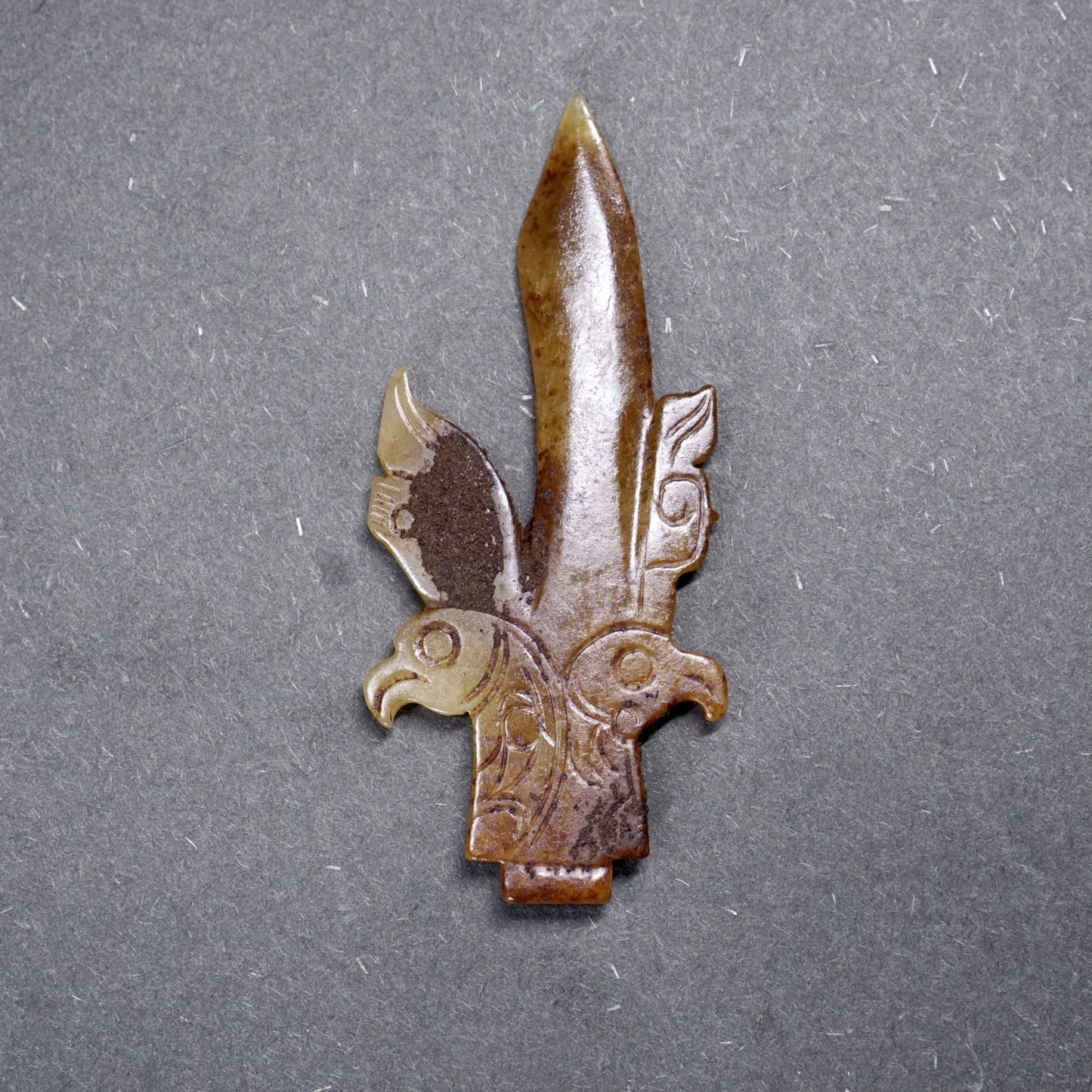 A double-headed phoenix in a dagger-shaped crown with a jade ornament