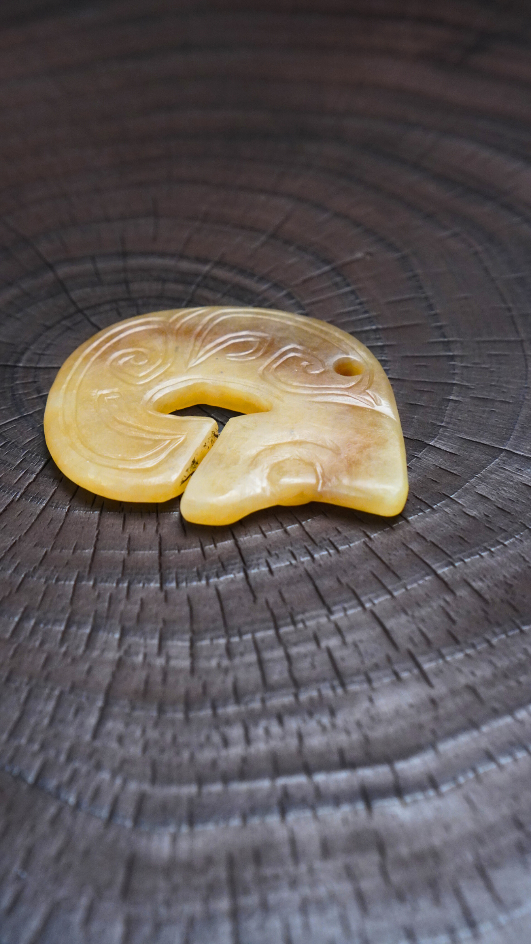 商周风格 片雕卷尾龙佩