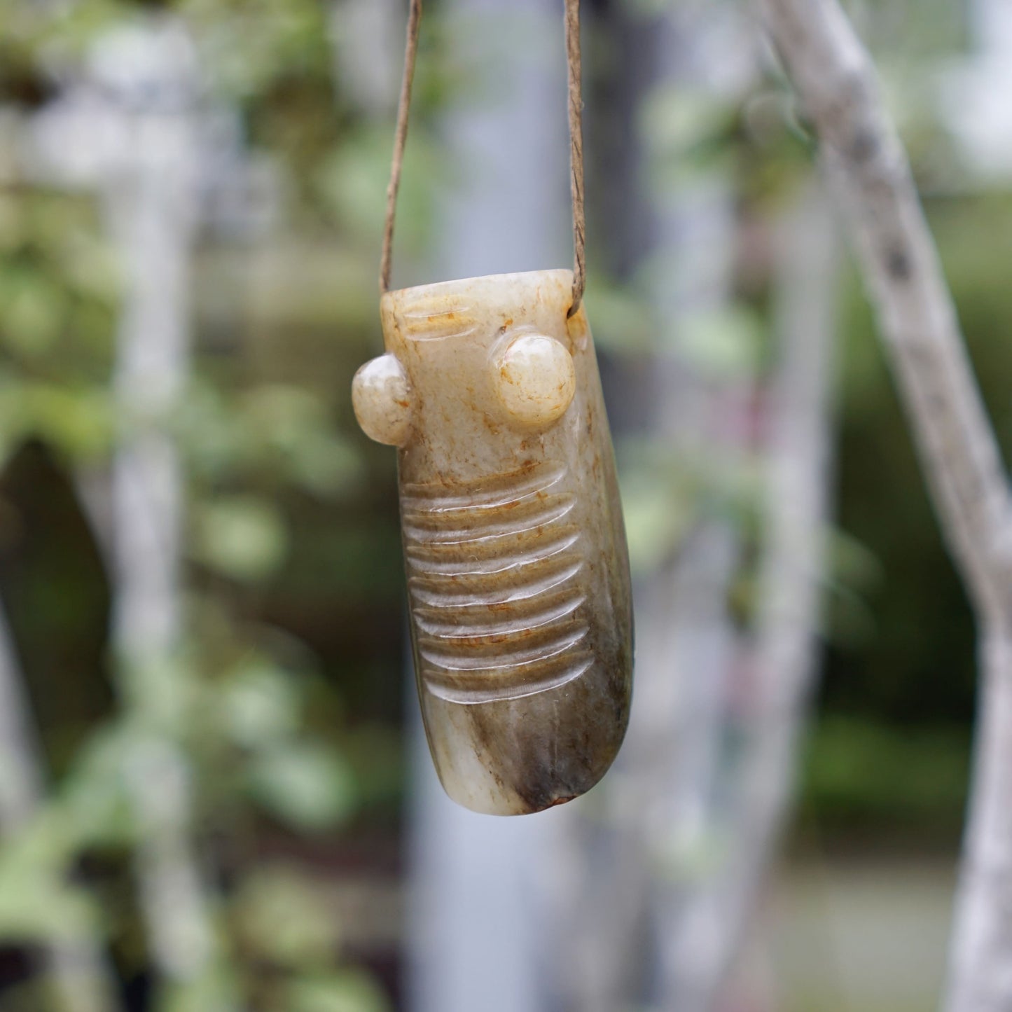 Tubular round sculpture of a jade cicada with convex eyes