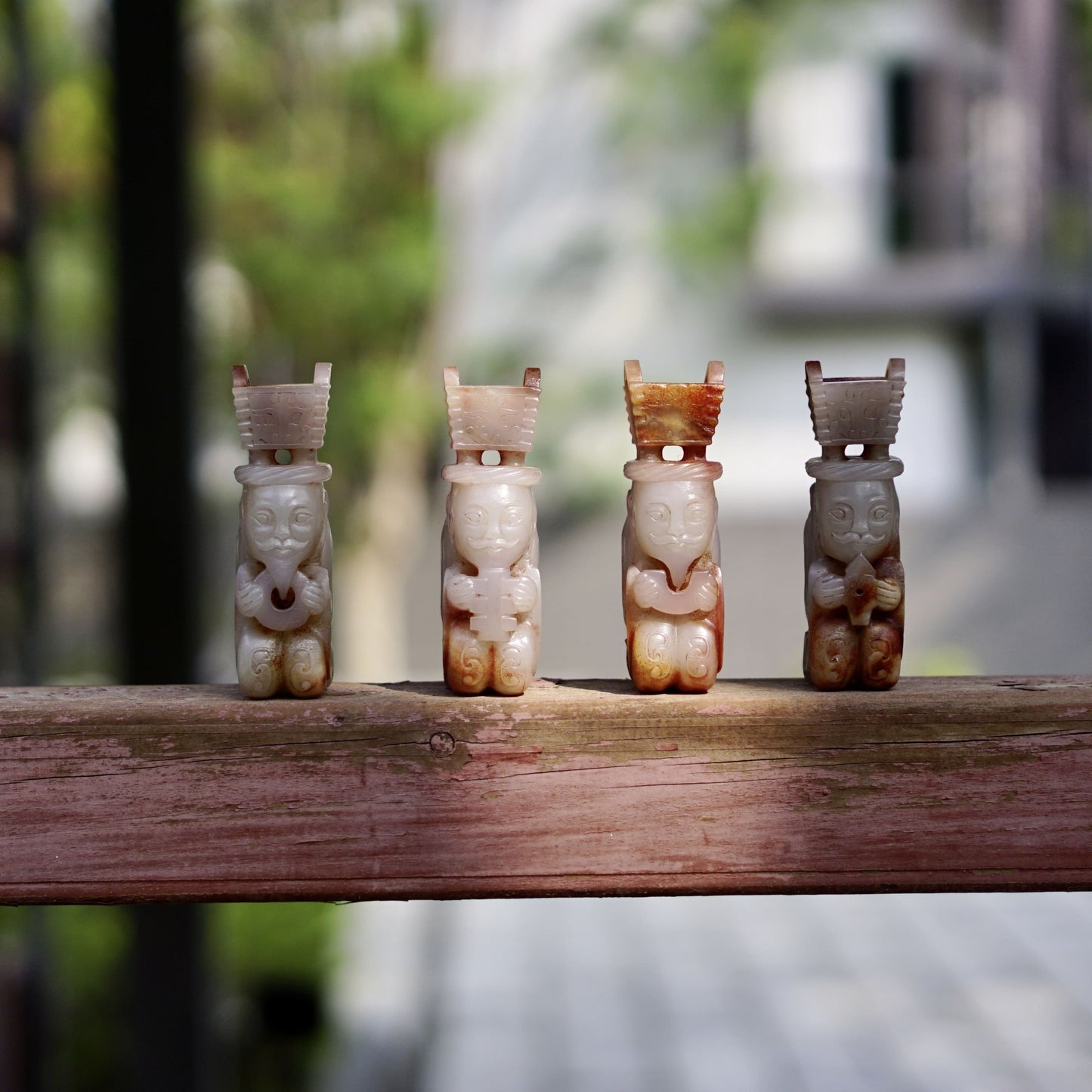 A group of white jade statues of the emperor in full dress holding a tripod and praying for blessings