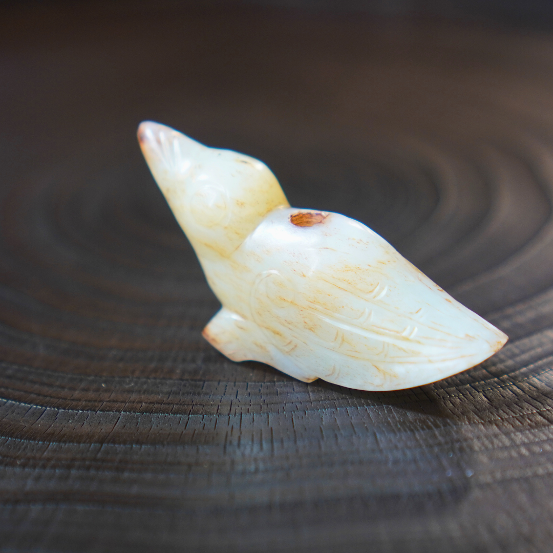 巧沁白玉圆雕尖喙鸟形吊坠