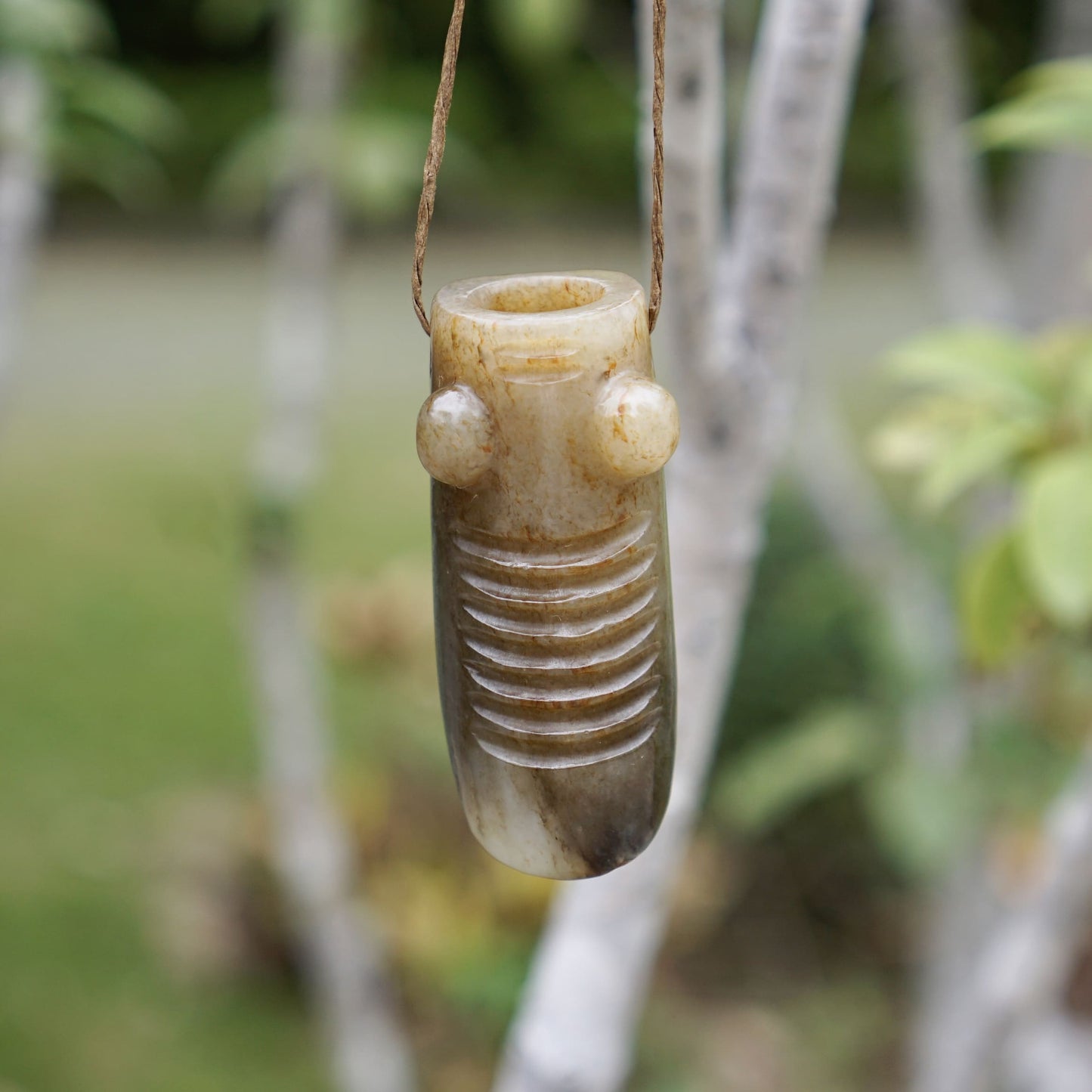 Tubular round sculpture of a jade cicada with convex eyes