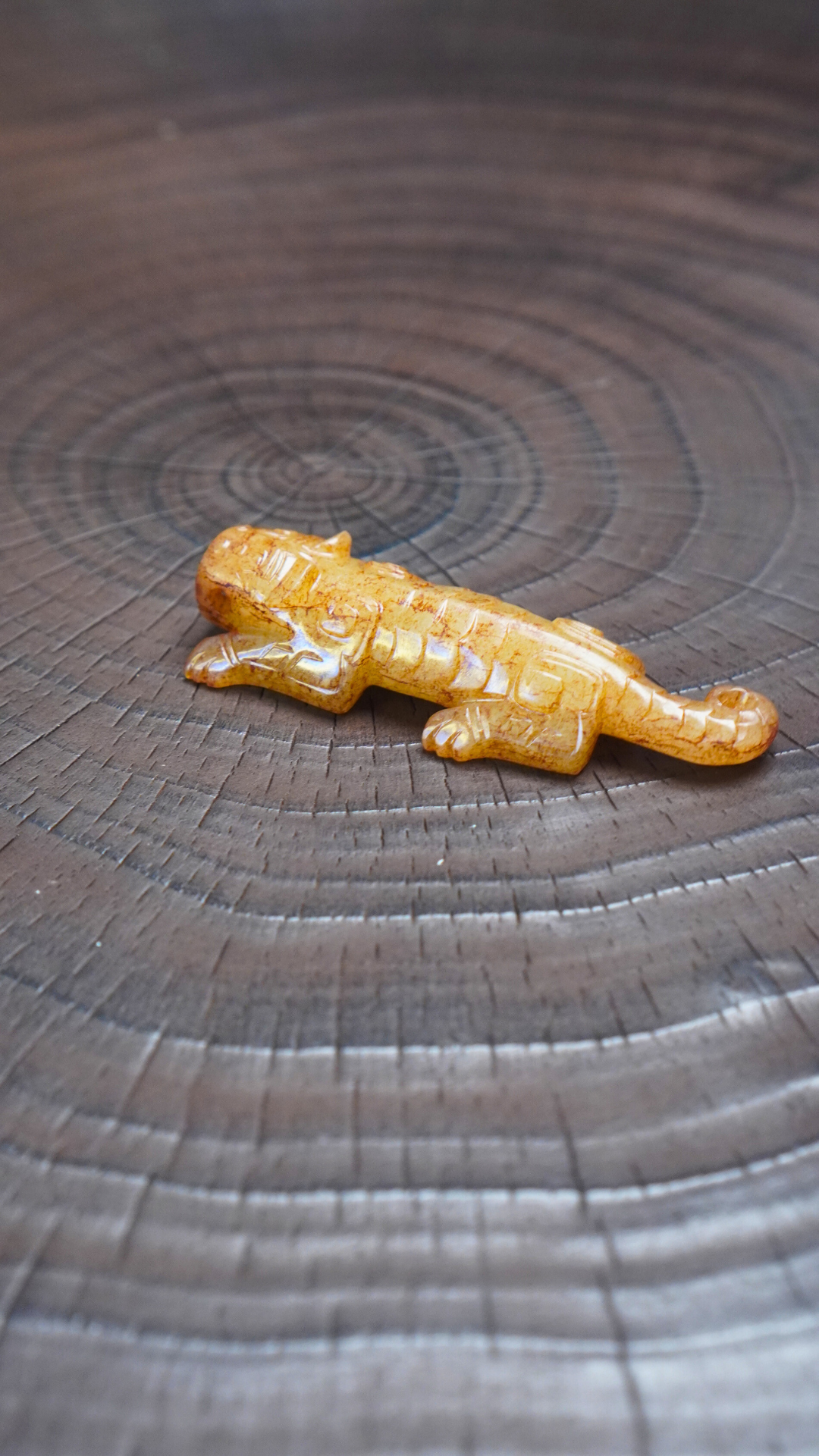 商周风格 白玉栗子黄虎形吊饰