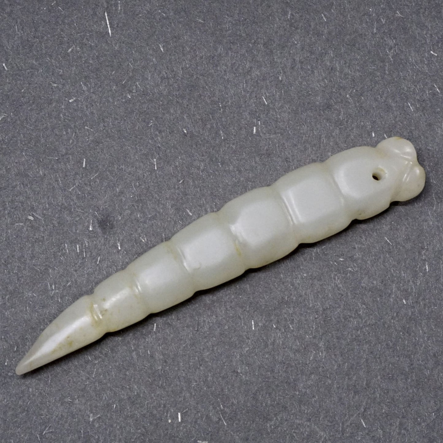 Pointed tail convex eyes rectangular curved bow-shaped white jade silkworm