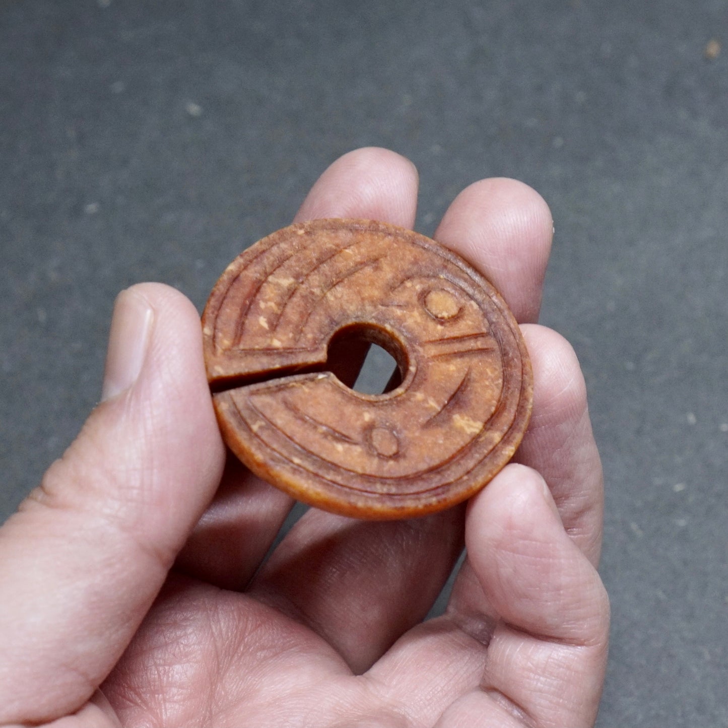 Jade ring with phoenix pattern