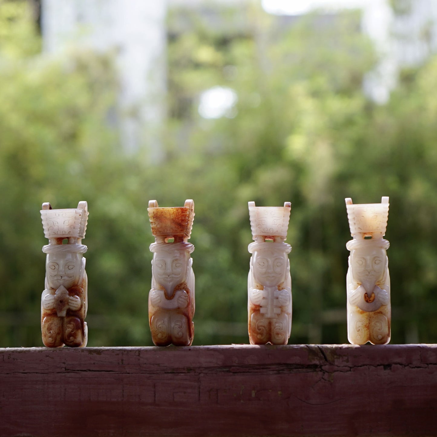 A group of white jade statues of the emperor in full dress holding a tripod and praying for blessings