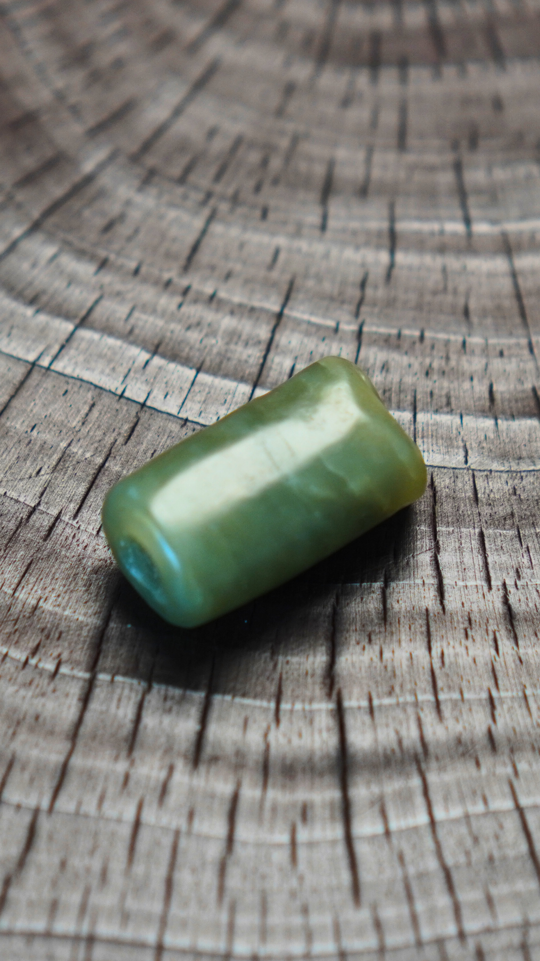 素面墨绿河磨玉管