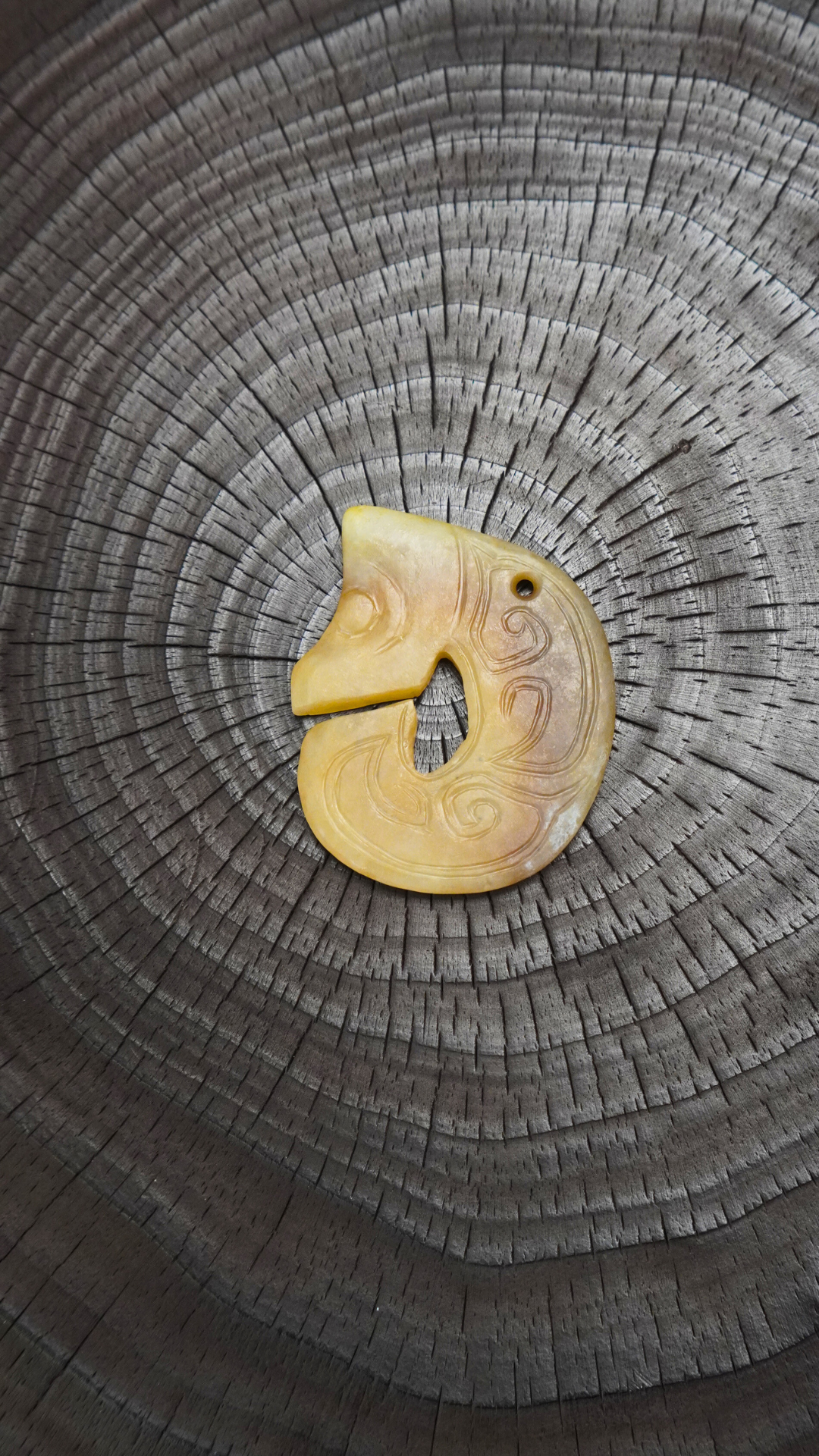 商周风格 片雕卷尾龙佩