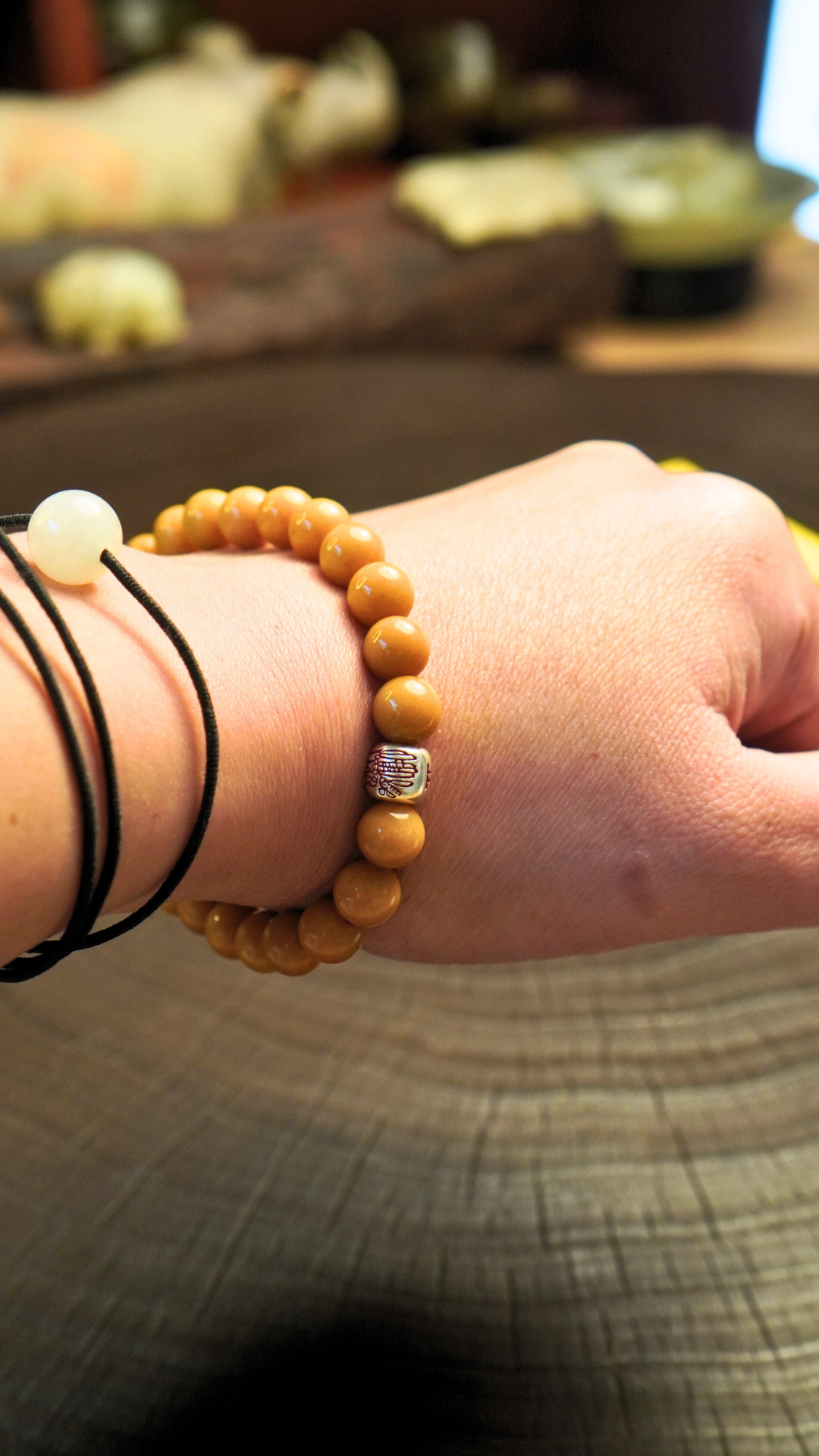 五行旺土| 中路財神-趙公明硃砂符銀珠河磨玉黃沁皮手串