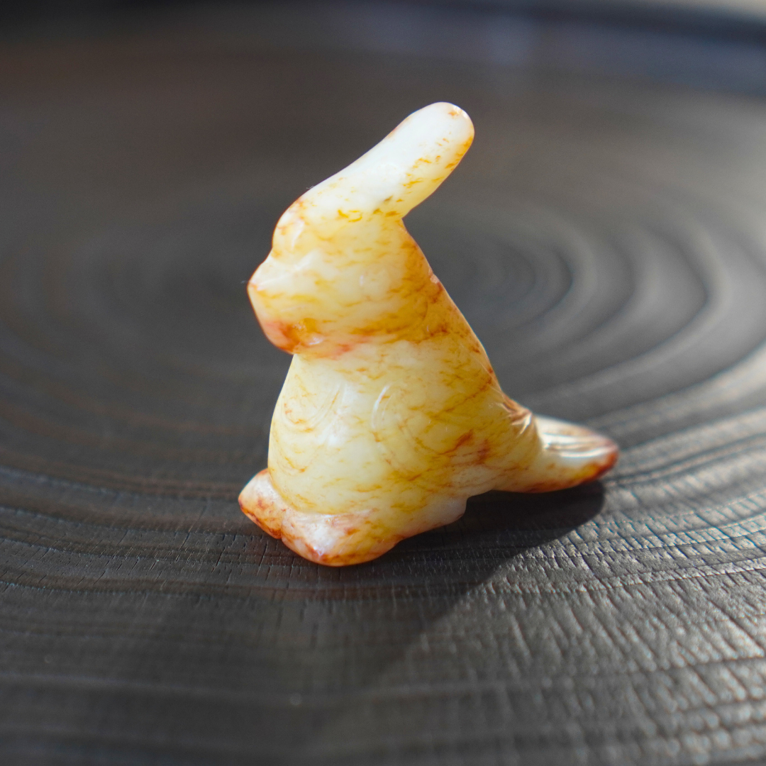 巧沁白玉圆雕高冠鸟形吊坠