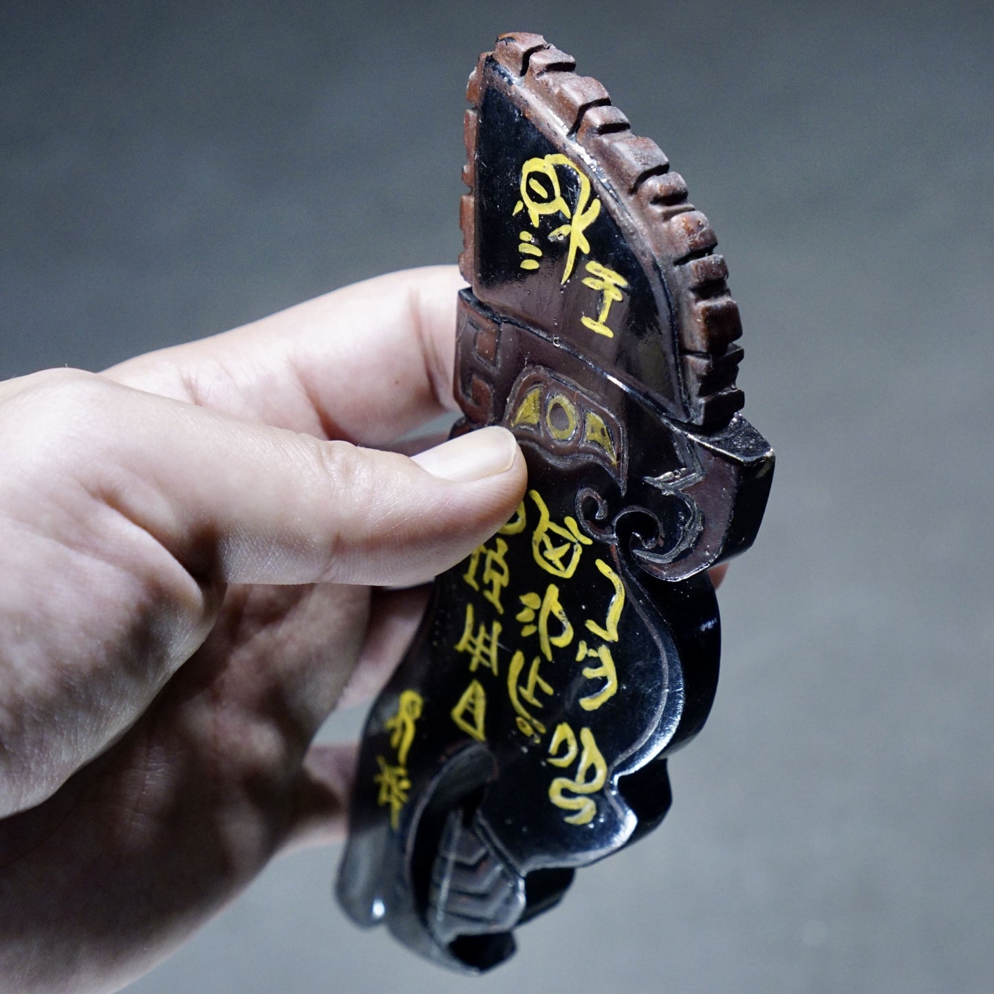 A double-sided lacquer-painted jade parrot pendant with inscriptions