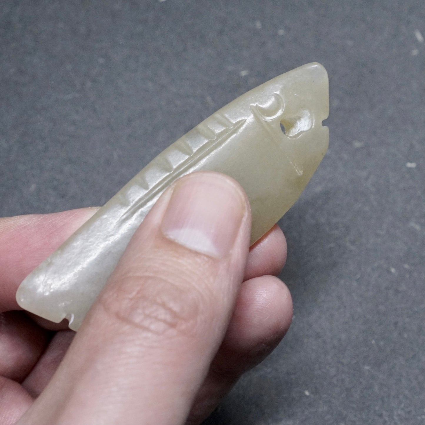 White jade long strip carved jade fish (three pieces in a group)