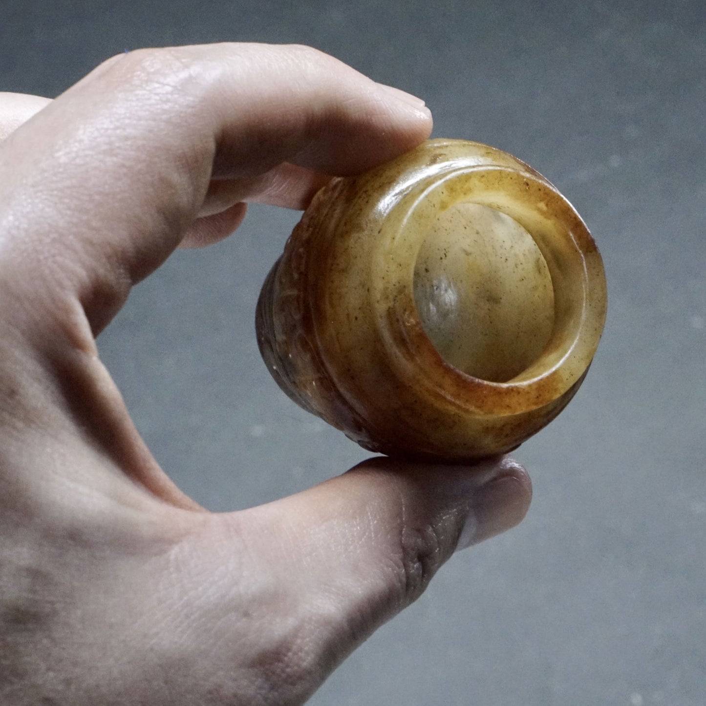 Small jade medicine jar with coiled dragon pattern