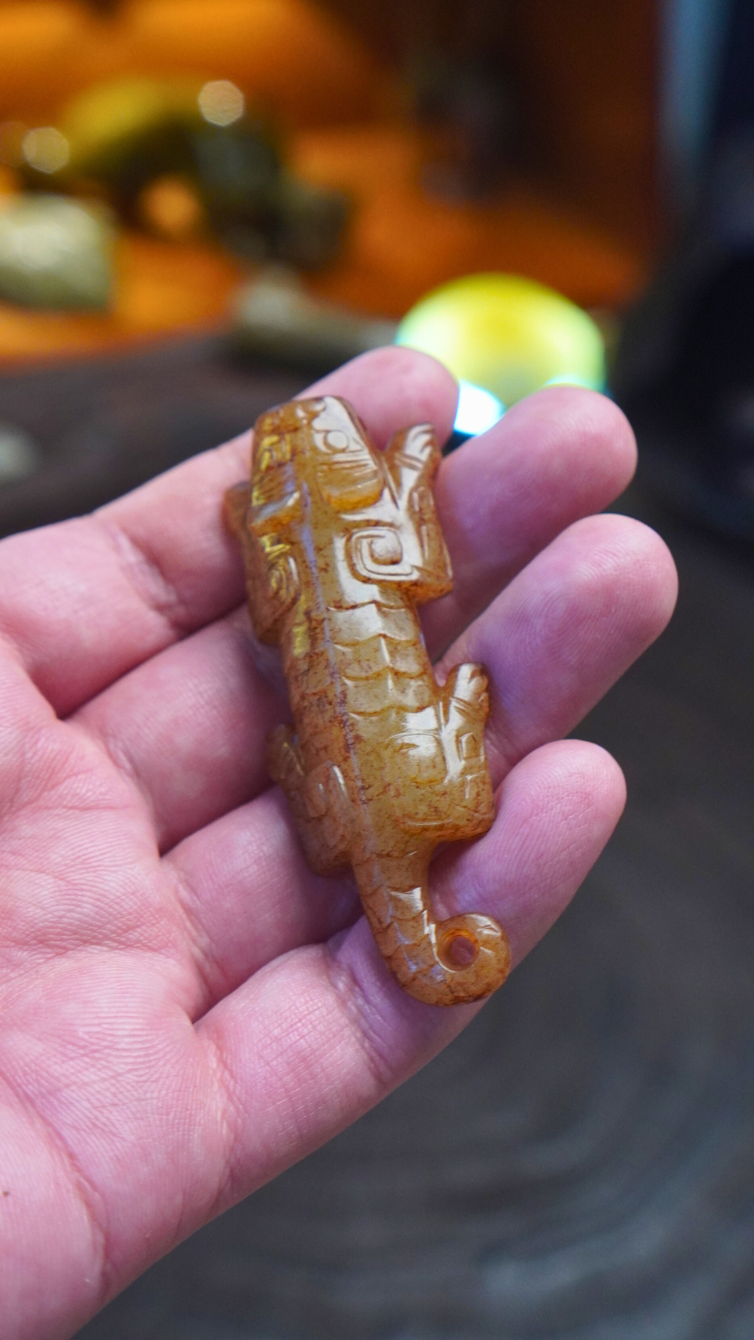 商周风格 白玉栗子黄虎形吊饰