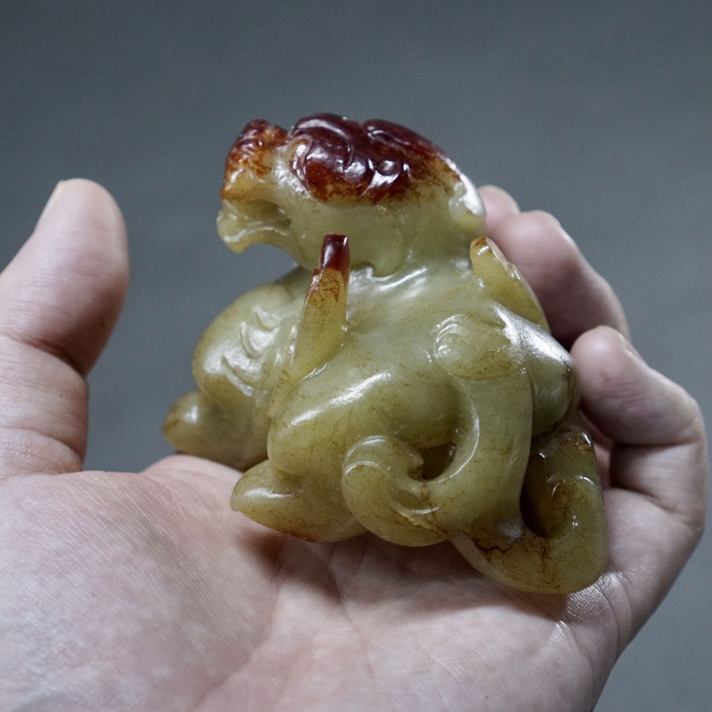 Round carved red jade evil-repelling beast - Good Luck