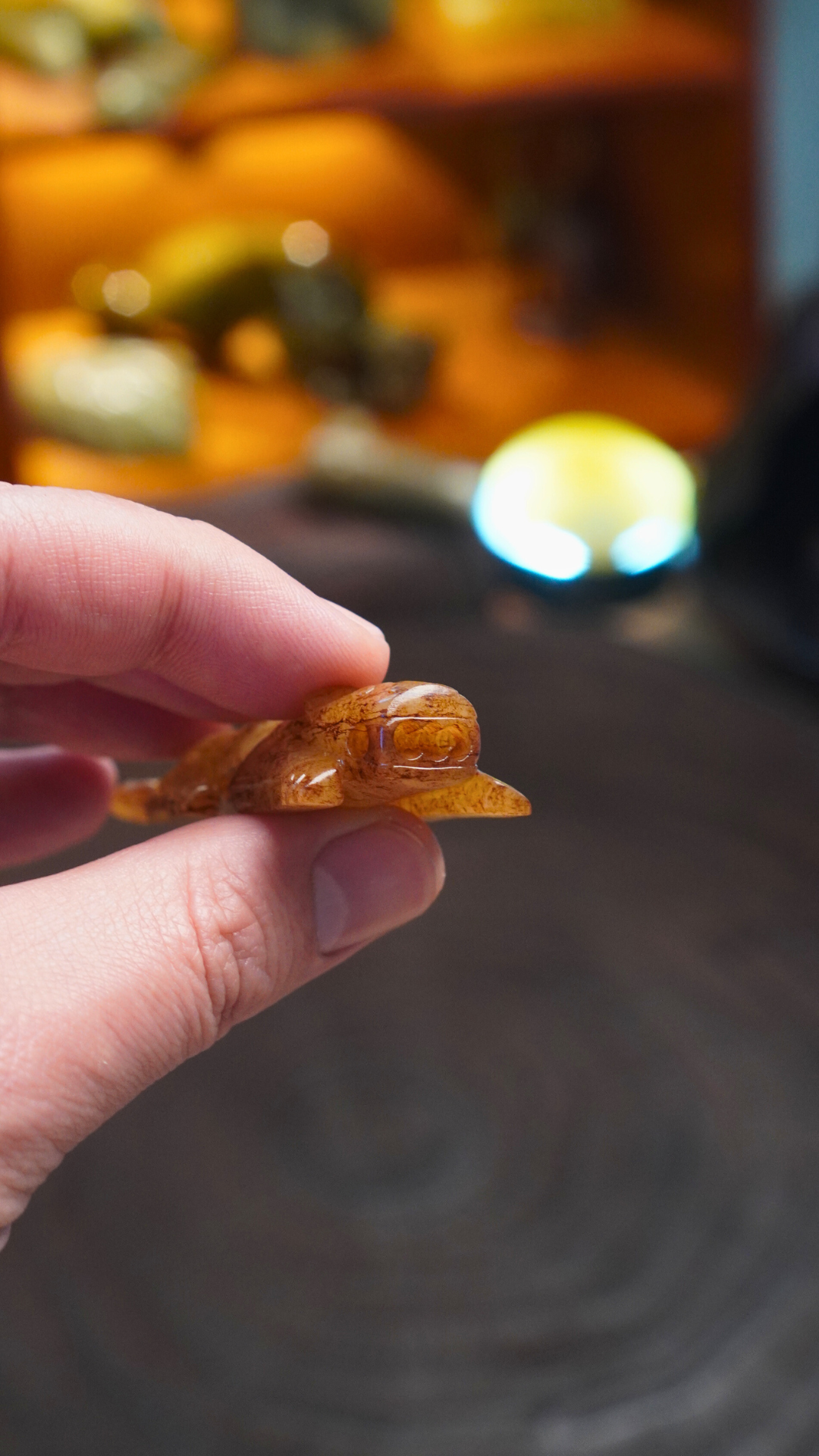 商周风格 白玉栗子黄虎形吊饰