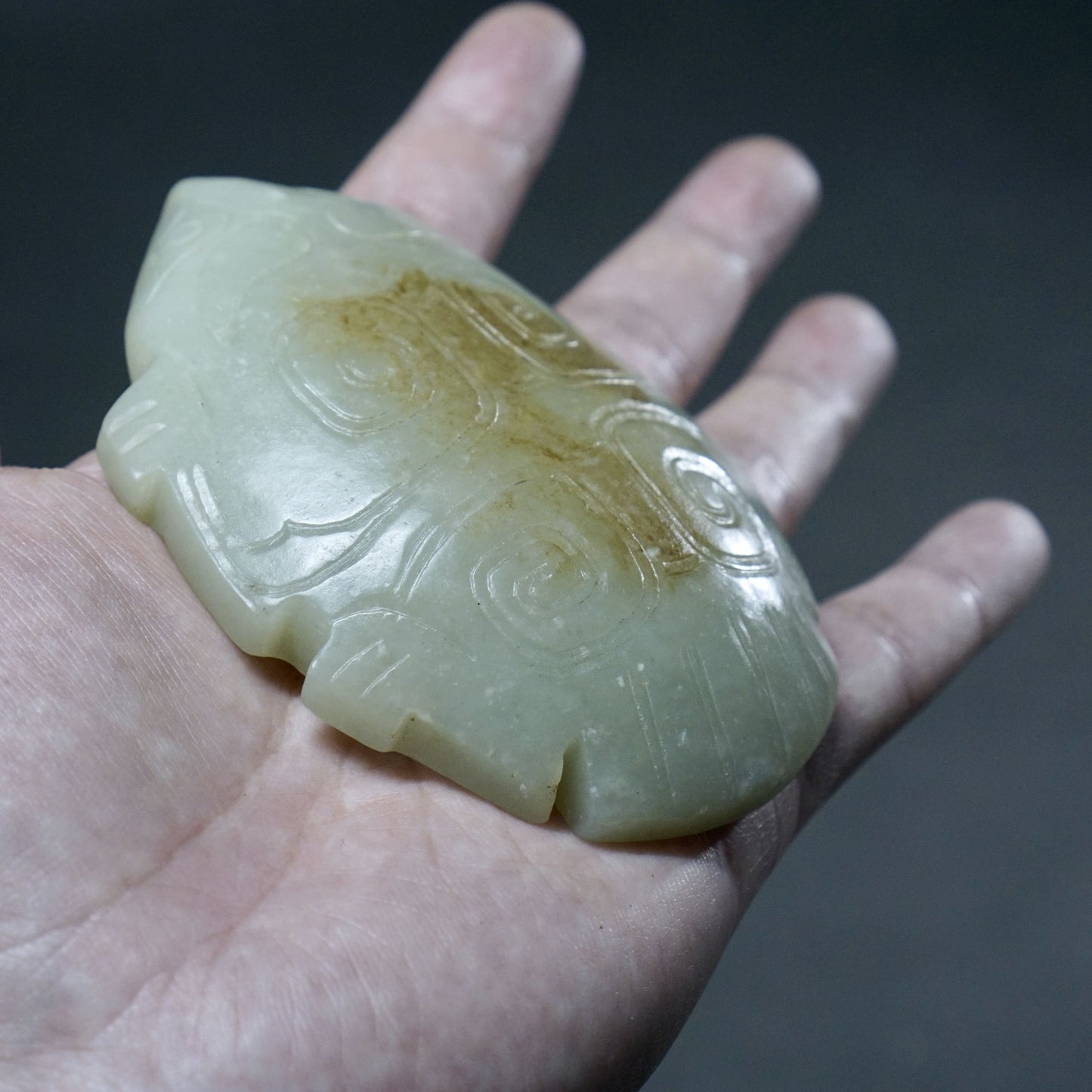 Flat animal-shaped jade weight