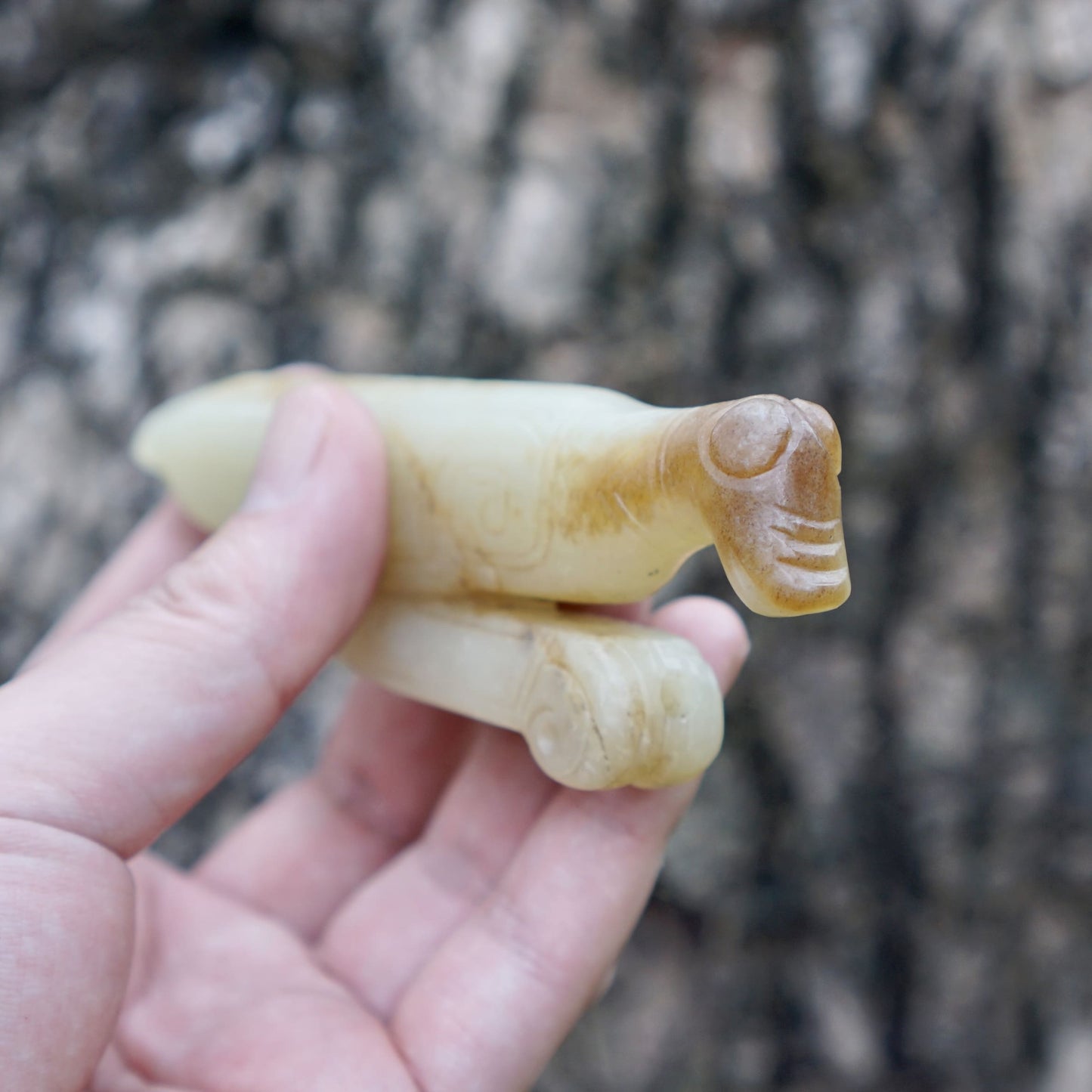 A white jade mantis with an inscription on the back