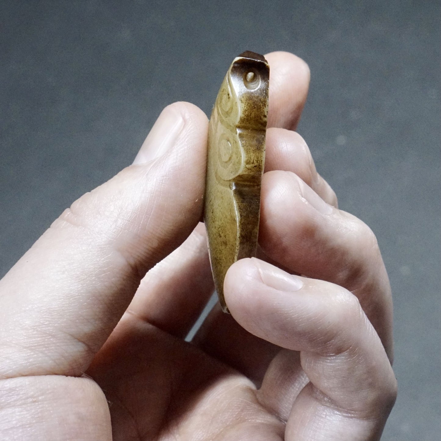 Arrow-shaped jade moth pendant