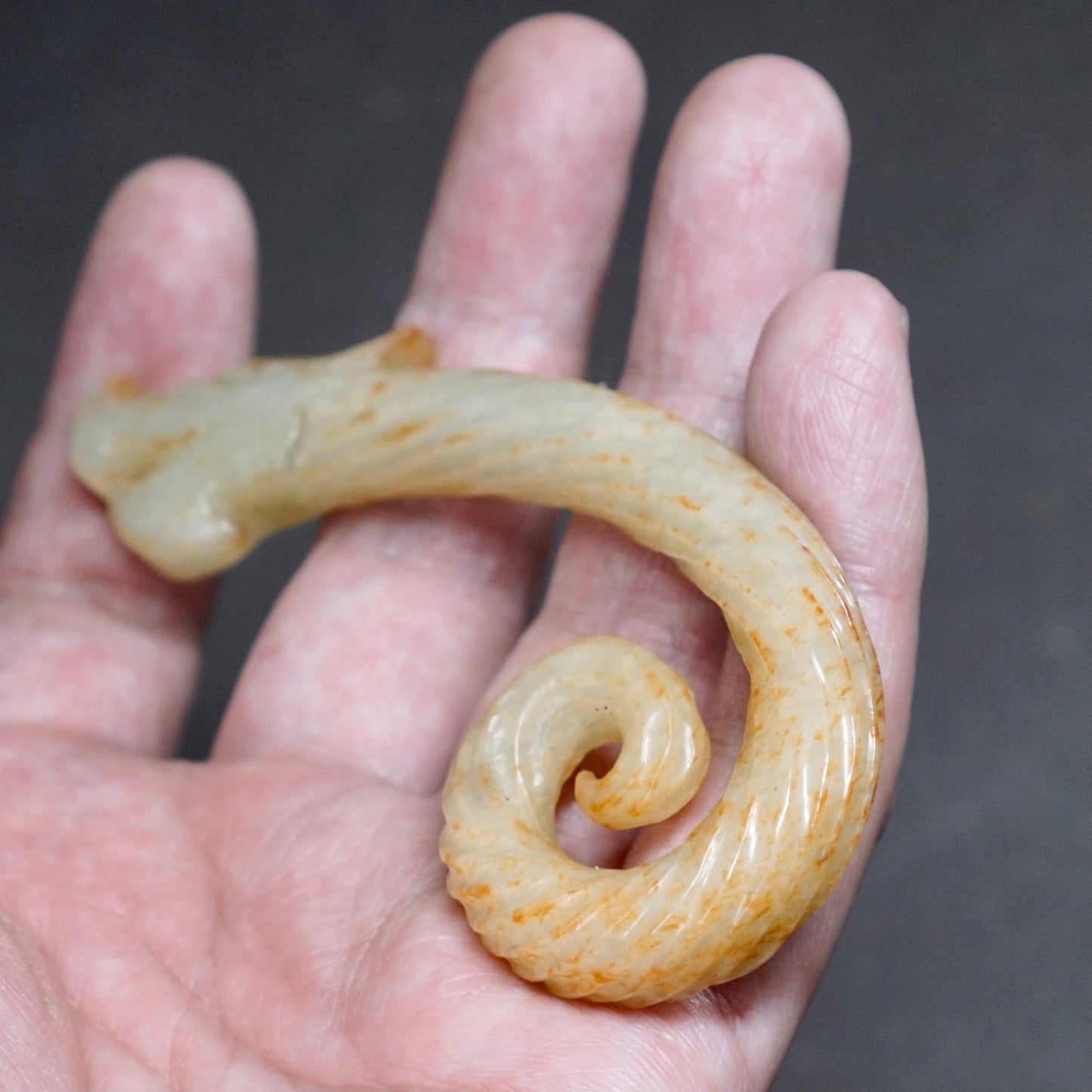 Twisted white jade hook-shaped dragon pendant