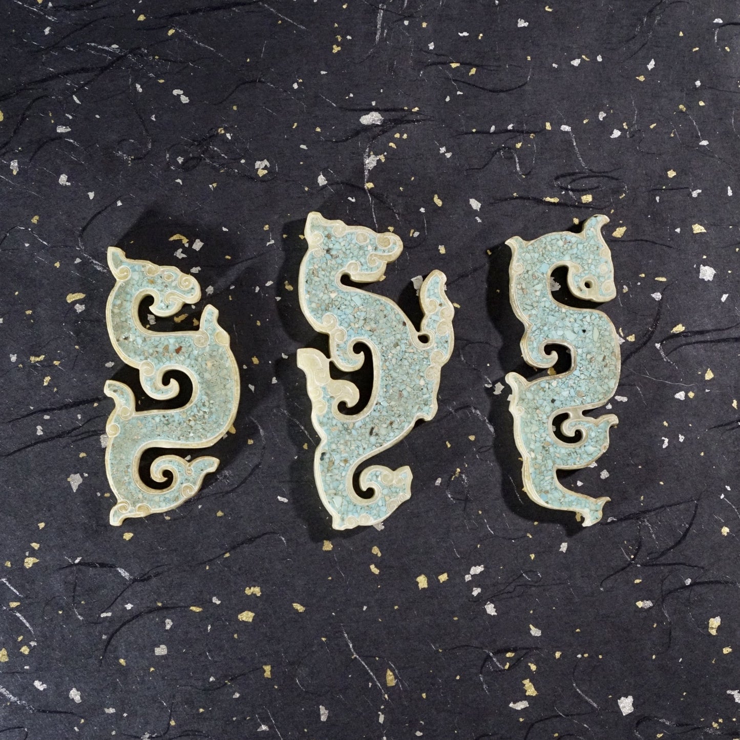 Turquoise inlaid S-shaped jade dragon pendant