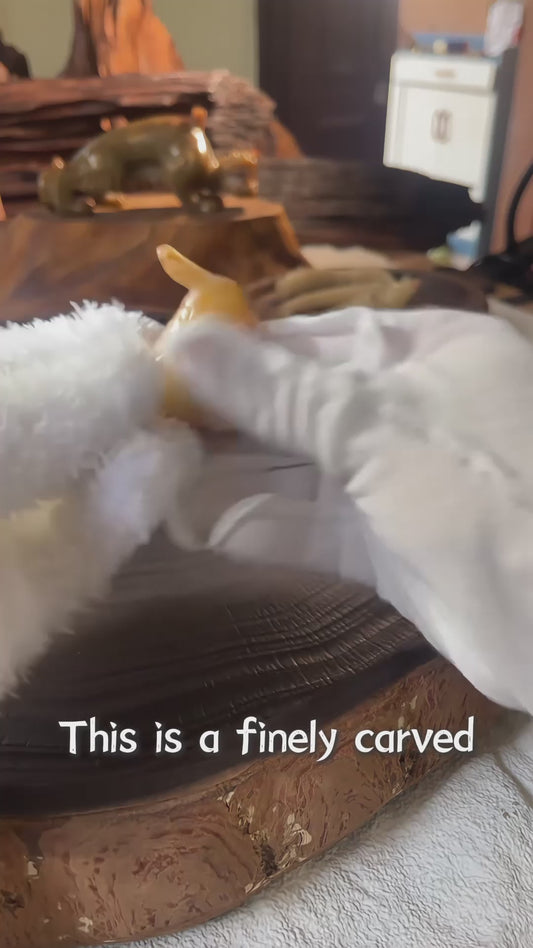 巧沁白玉圆雕高冠鸟形吊坠